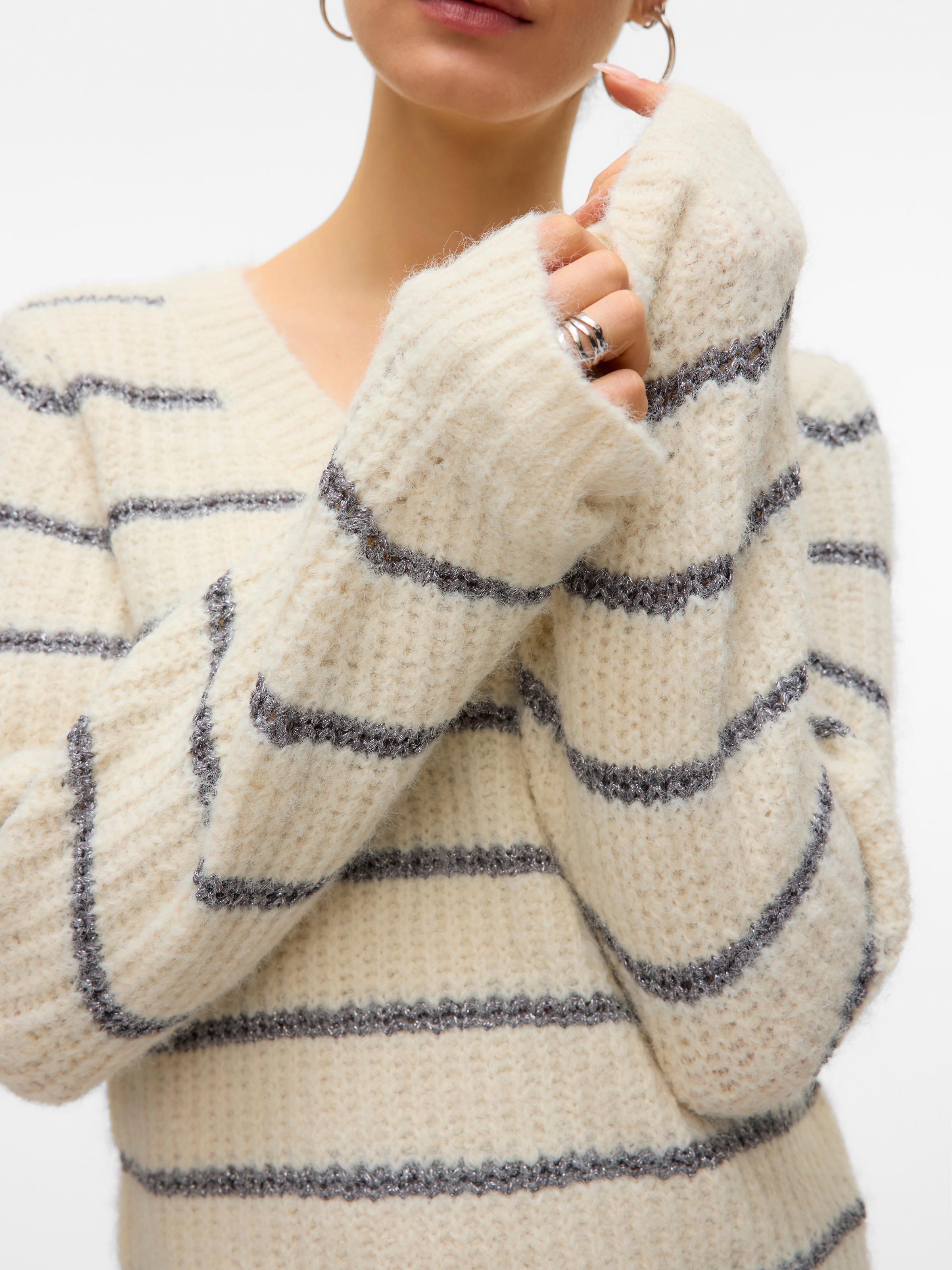 Vero Moda V-Ausschnitt-Pullover »VMAWESOME SHINE LS V-NCK STRIPE PULL BOO« mit Glitzer-Effekt