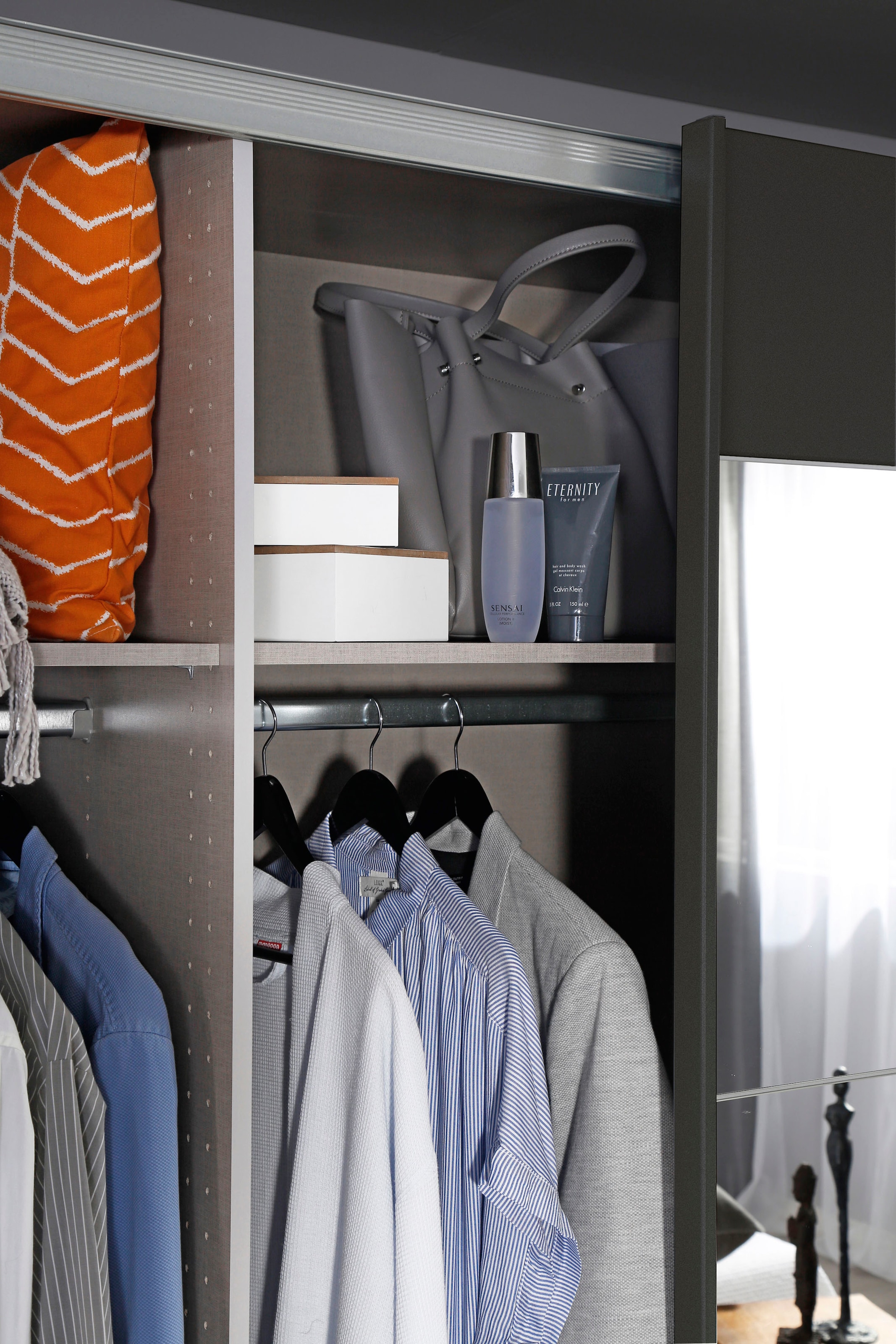 rauch Schwebetürenschrank »Kleiderschrank Schrank Garderobe Wäscheschrank Ankleide MALIBU« in 5 Breiten, Höhe 210 cm,  mit großflächigen Türen, großzügiger Stauraum MADE IN GERMANY
