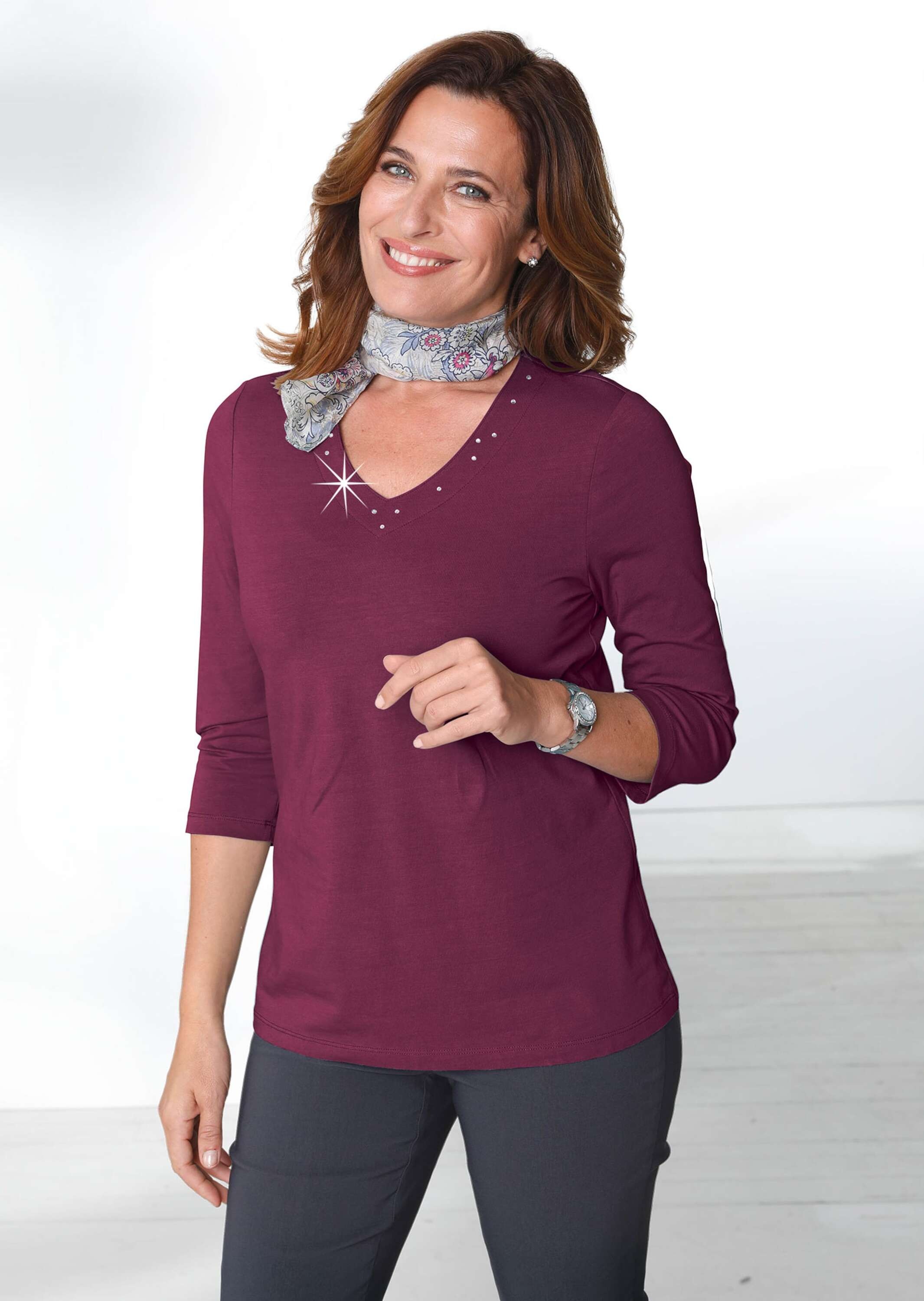 GOLDNER 3/4-Arm-Shirt »T-Shirt mit charmantem Ausschnitt und Schmucksteinchen« Formschöner V-Ausschnitt mit Glitzersteinen