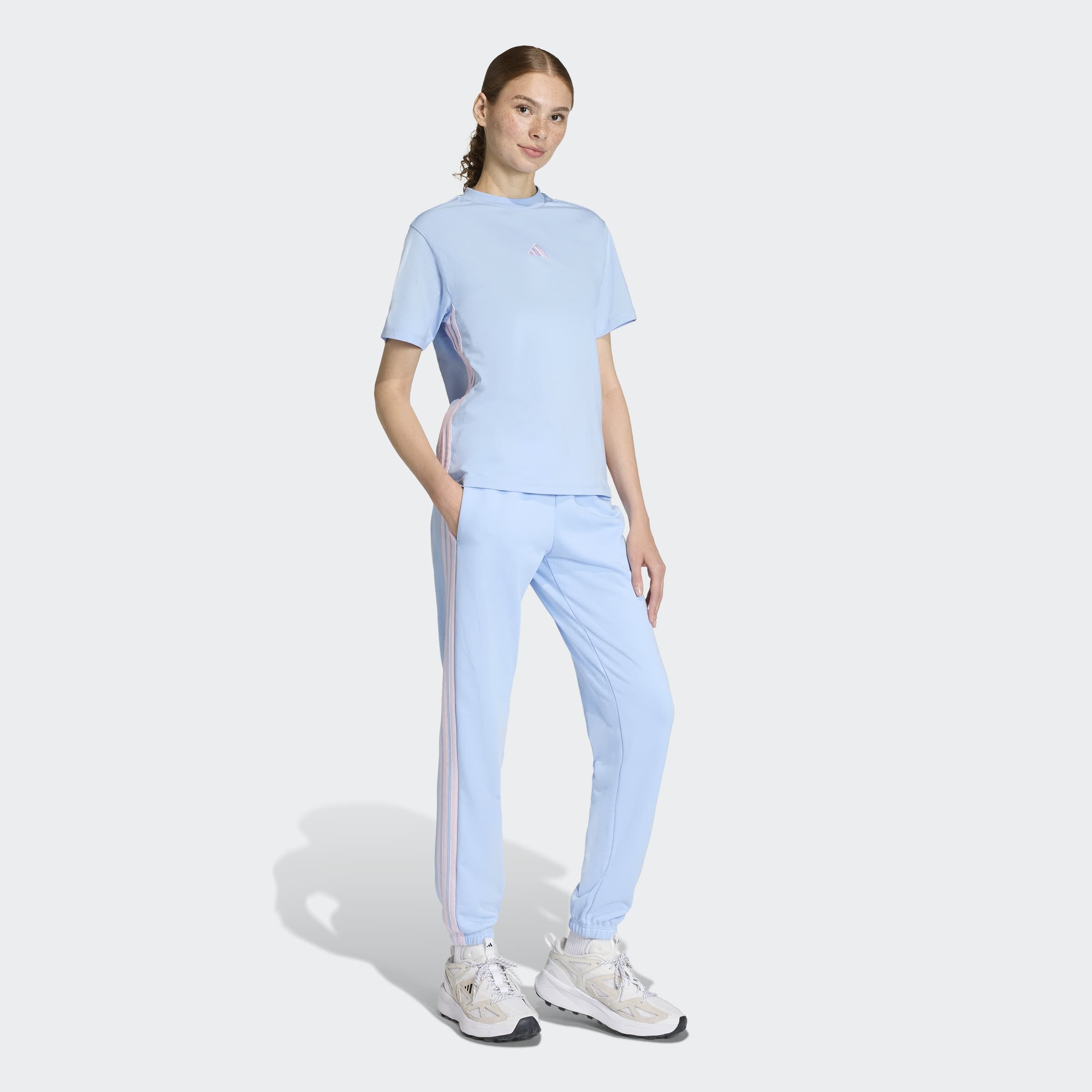 adidas Sportswear Sporthose »ESSENTIALS 3-STREIFEN FRENCH TERRY CUFFED«  Reguläre Passform, mittelhoher Bund, weiches French Terry Material