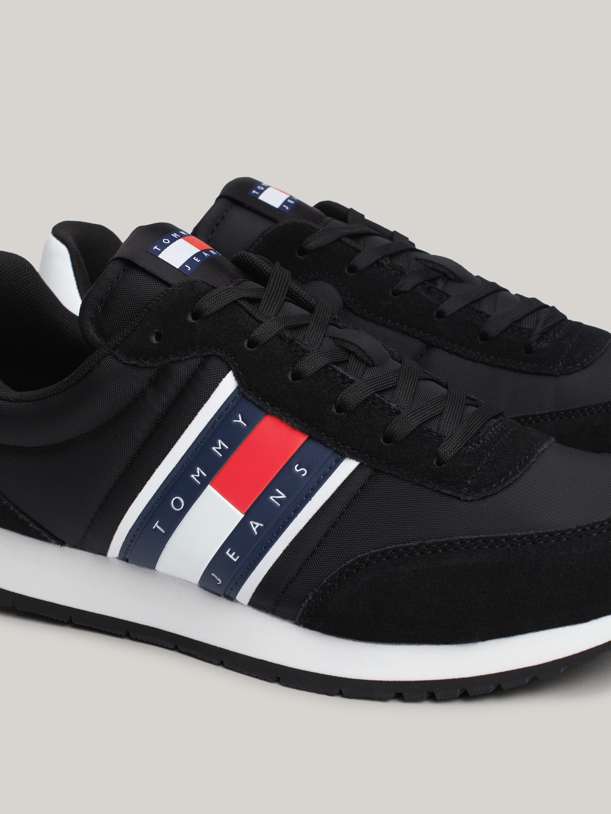 Tommy Jeans Sneaker »TJM RUNNER CASUAL ESS«, Freizeitschuh, Halbschuh, Schnürschuh mit seitlicher Logoflagge