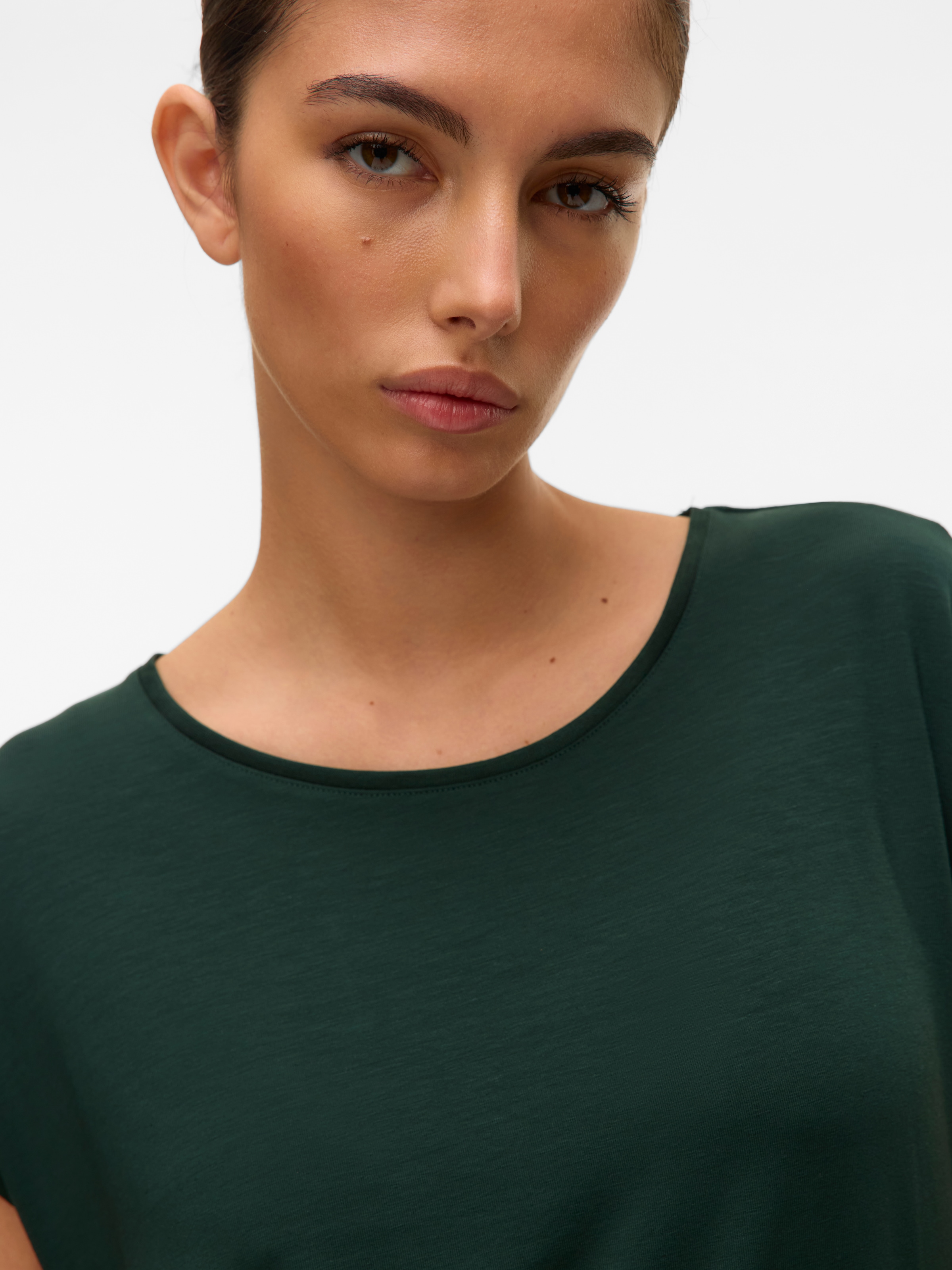 Vero Moda Rundhalsshirt »VMAVA PLAIN SS TOP GAJRS NOOS« Materialmix, regular fit