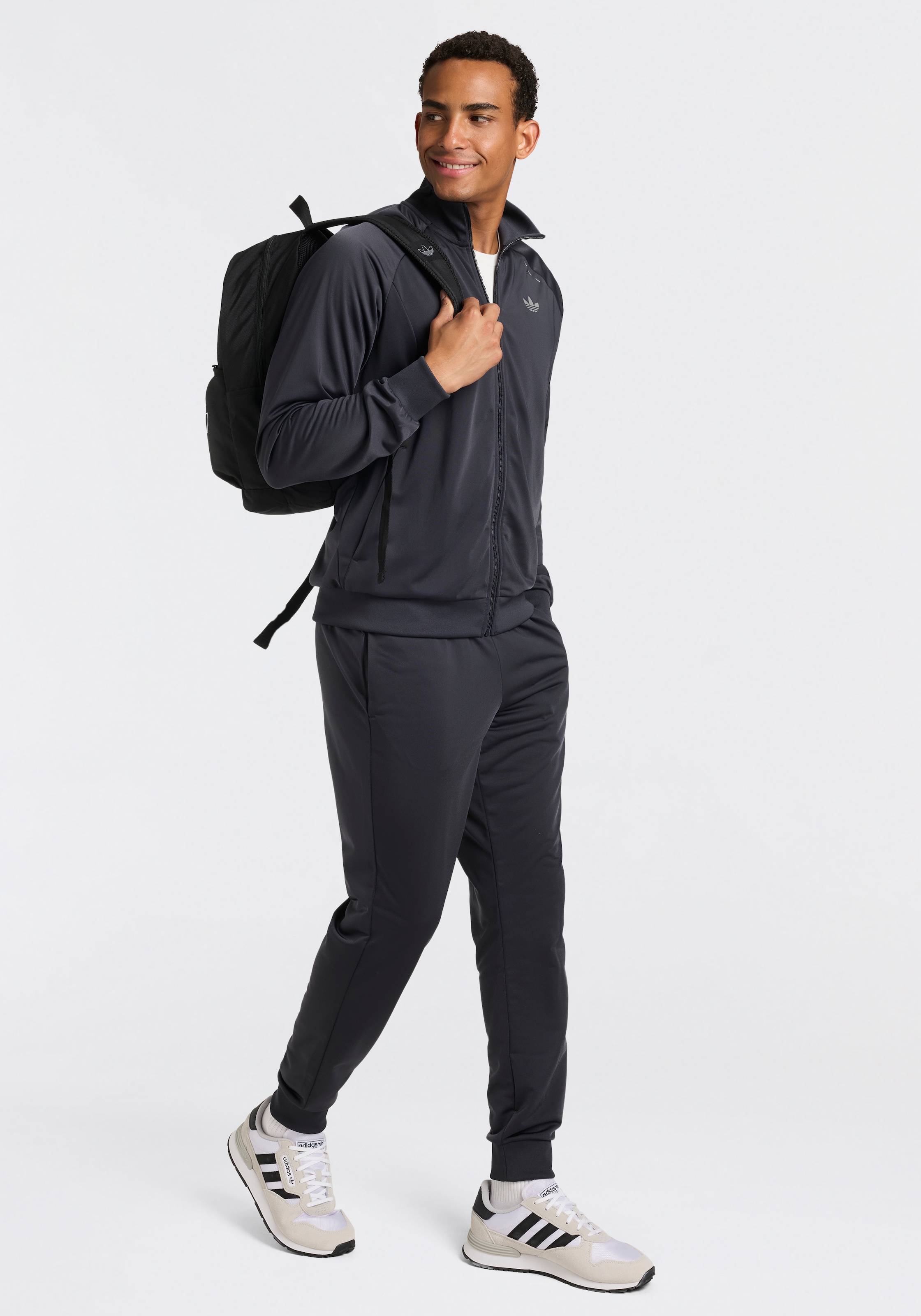 adidas Originals Trainingsanzug »TECH ESS TS« 2 zweiteiliges Set, für Erwachsene, aus Polyester