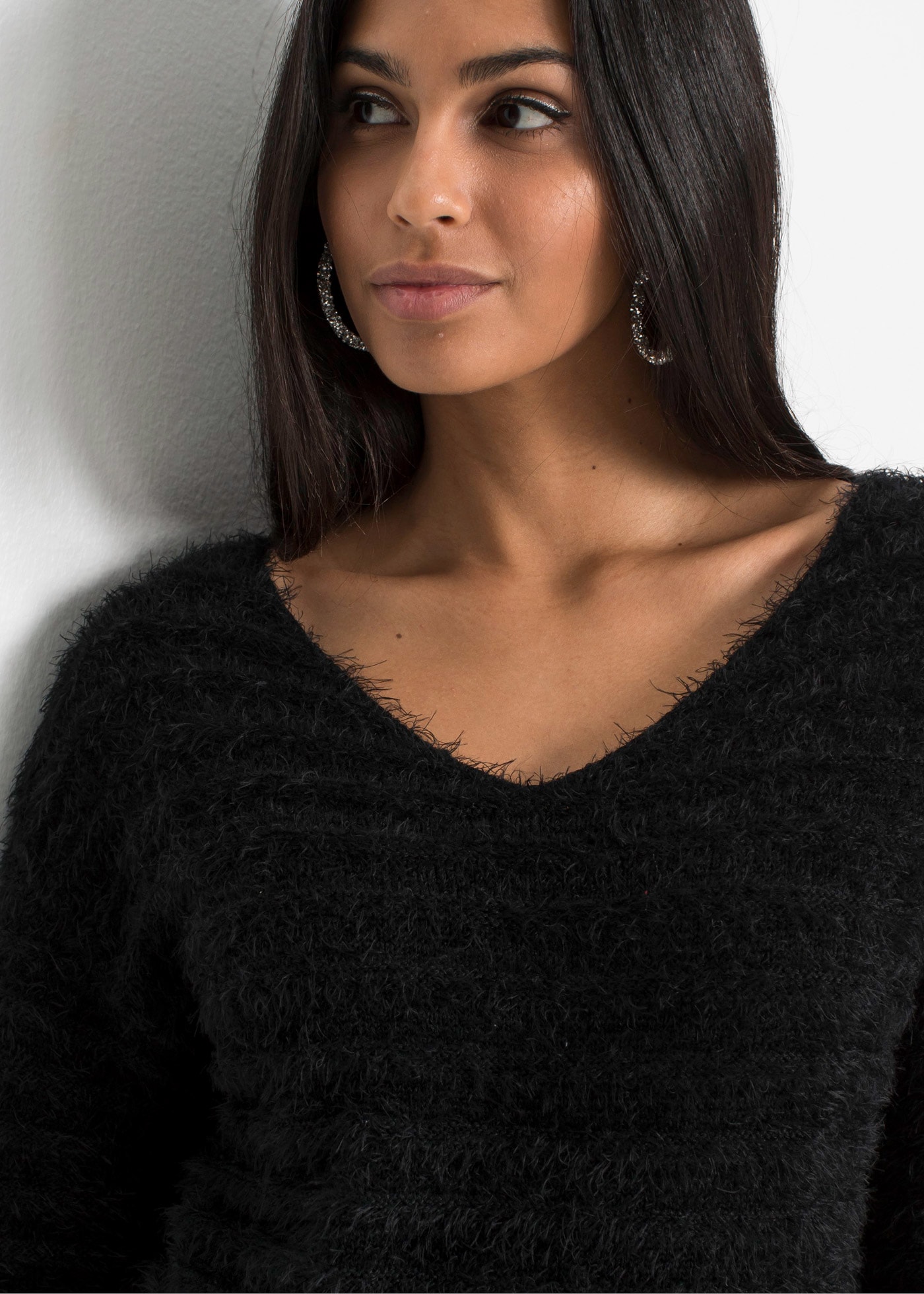 bonprix Longpullover »Flauschiger Long-Pullover« aus flauschigem Material, bequeme Passform, femininer Stil