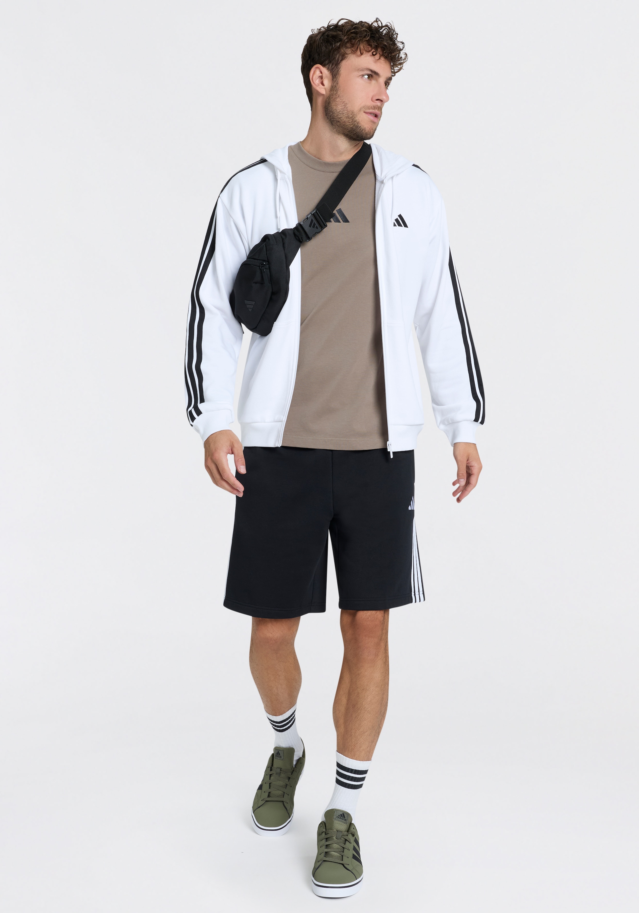 adidas Sportswear Shorts »ESSENTIALS 3-STREIFEN FLEECE«  sportliche Shorts, für aktive Freizeit, aus Baumwolle und Polyester