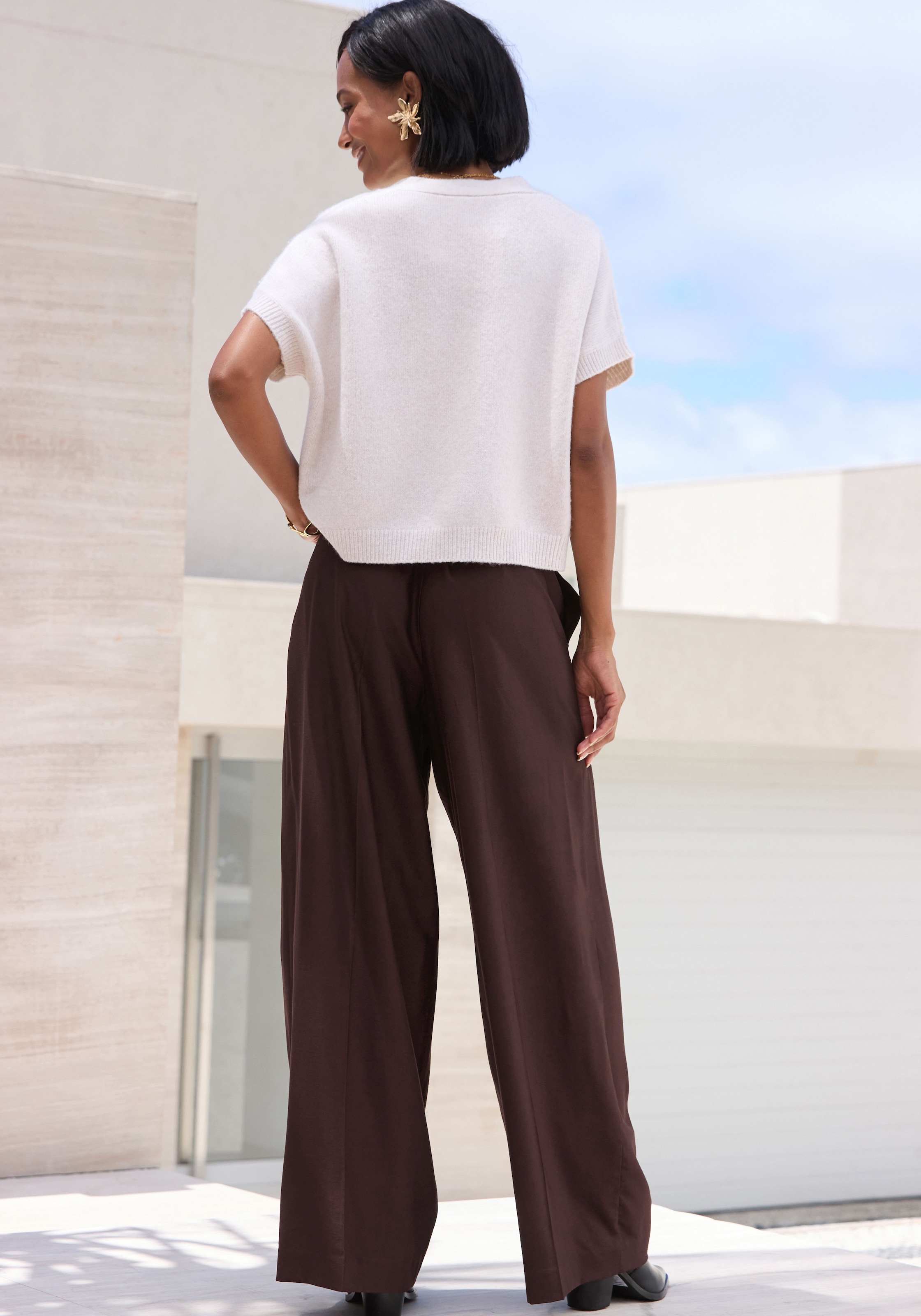French Connection Bundfaltenhose »mit luftig-weitem Bein«  aus leichter Webware mit Viskose, Sommerhose, Casual-chic