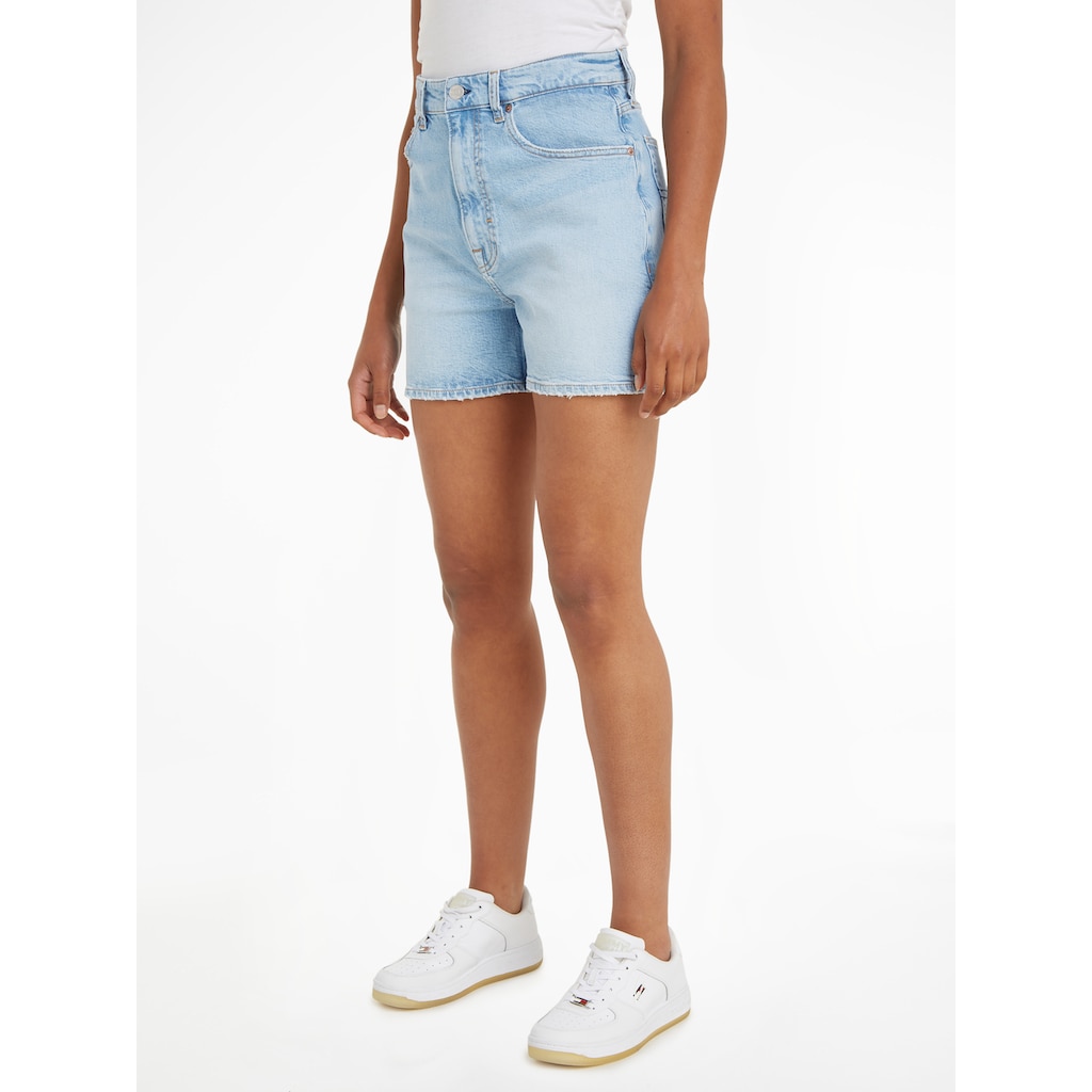 Tommy Jeans Shorts »MOM UH SHORT BH0113«, mit Tommy Jeans Logo-Badge & Flag