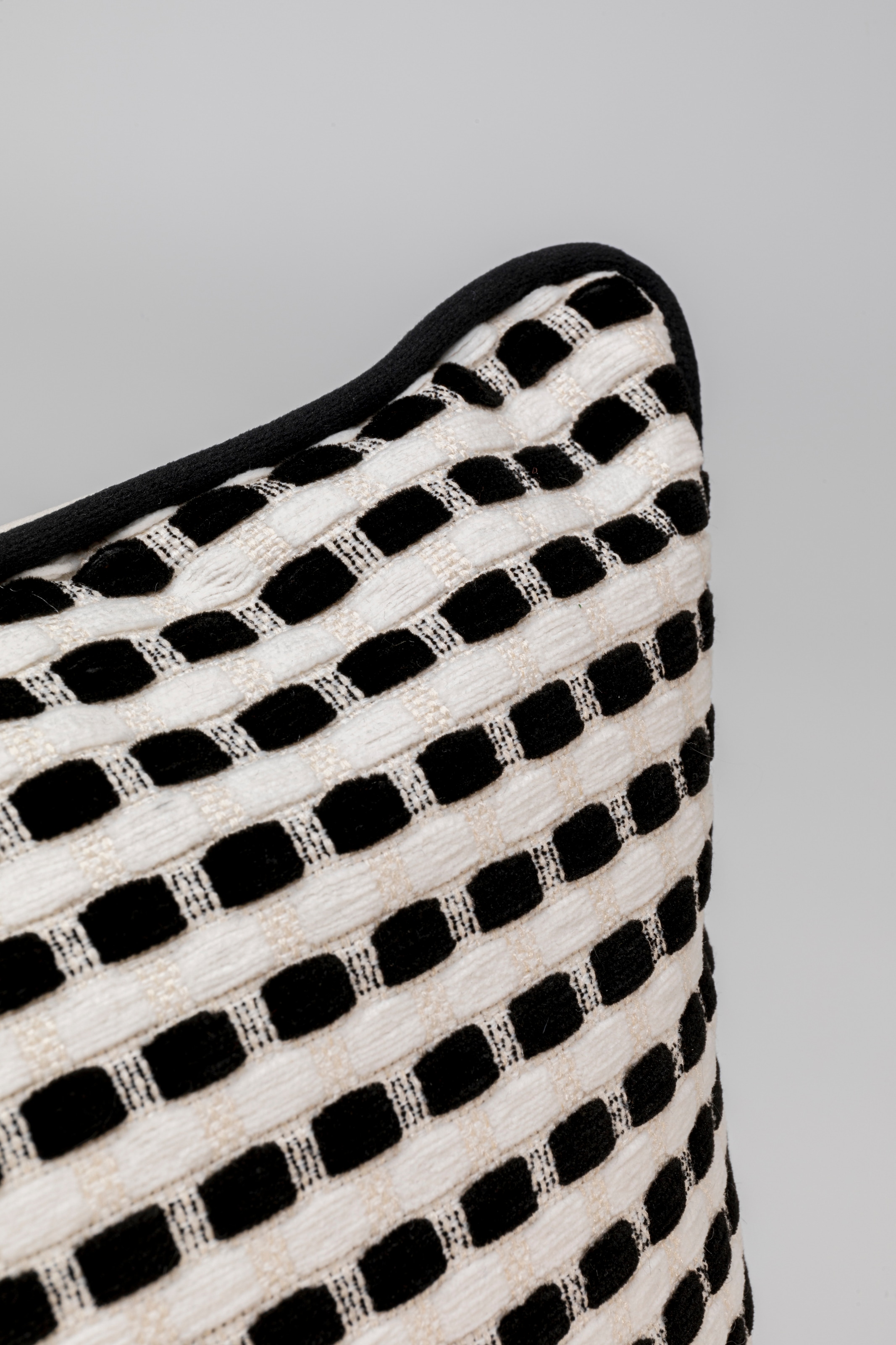 Kare Design Dekokissen »Jacky, Kissenhülle mit Füllung, 45x45 cm« stützt Kopf und Nacken angenehm und sorgt für erholsamen Schlaf