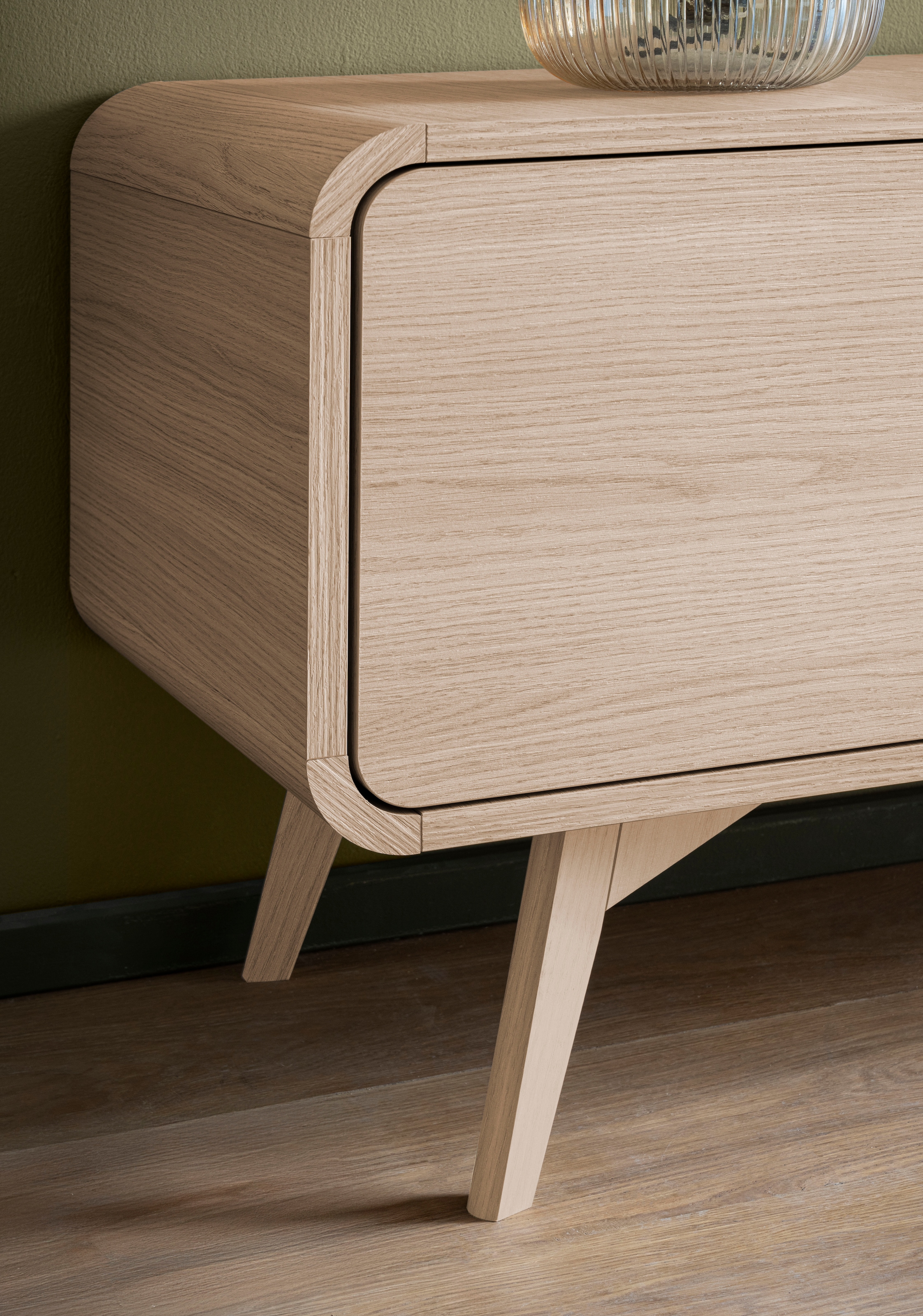 Home affaire Lowboard »Torsby, moderner TV-Schrank, Kommode in Eiche Natur, TV-Unterschrank« abgerundete Ecken, ausreichend Stauraum, vielseitig einsetzbar