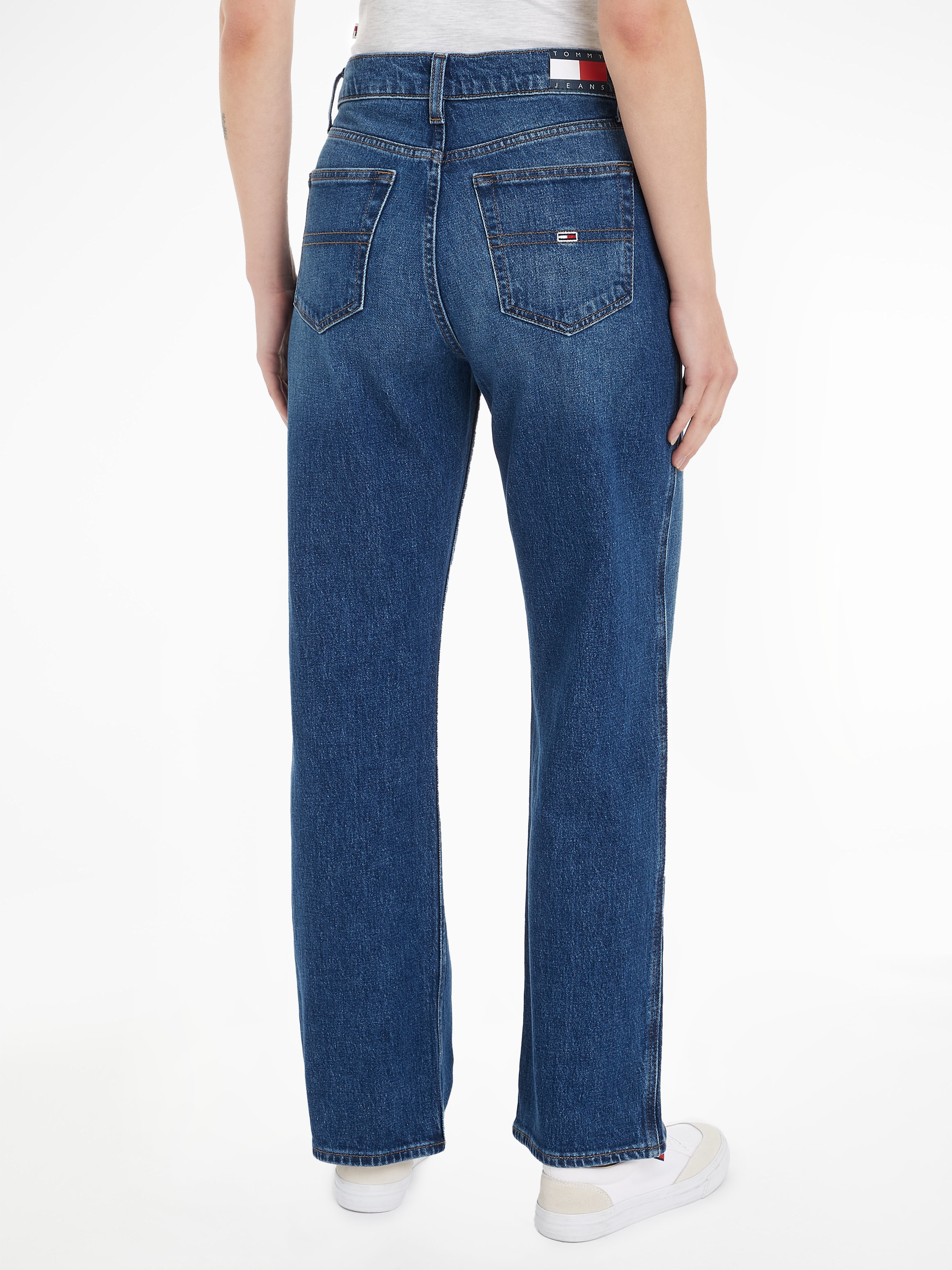 Tommy Jeans Loose-fit-Jeans »Betsy Mid Rise«, mit Logo-Badge