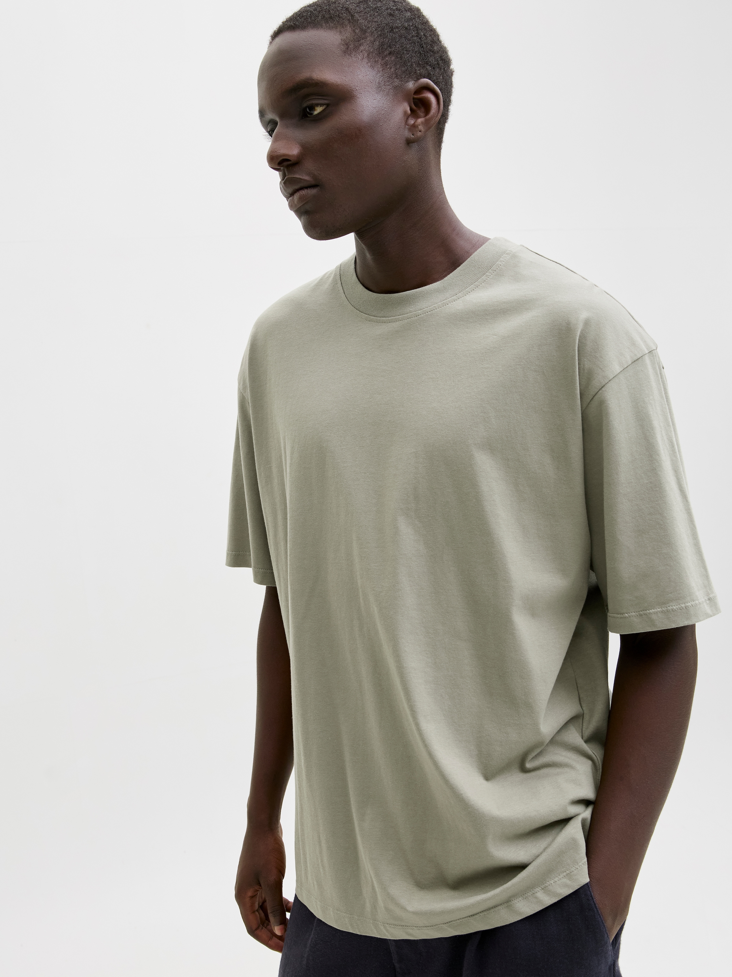 Jack & Jones Oversize-Shirt »JJEBRADLEY Oversize T-Shirt mit klassischem Rundhalsausschnitt« mit gekämmten Jersey