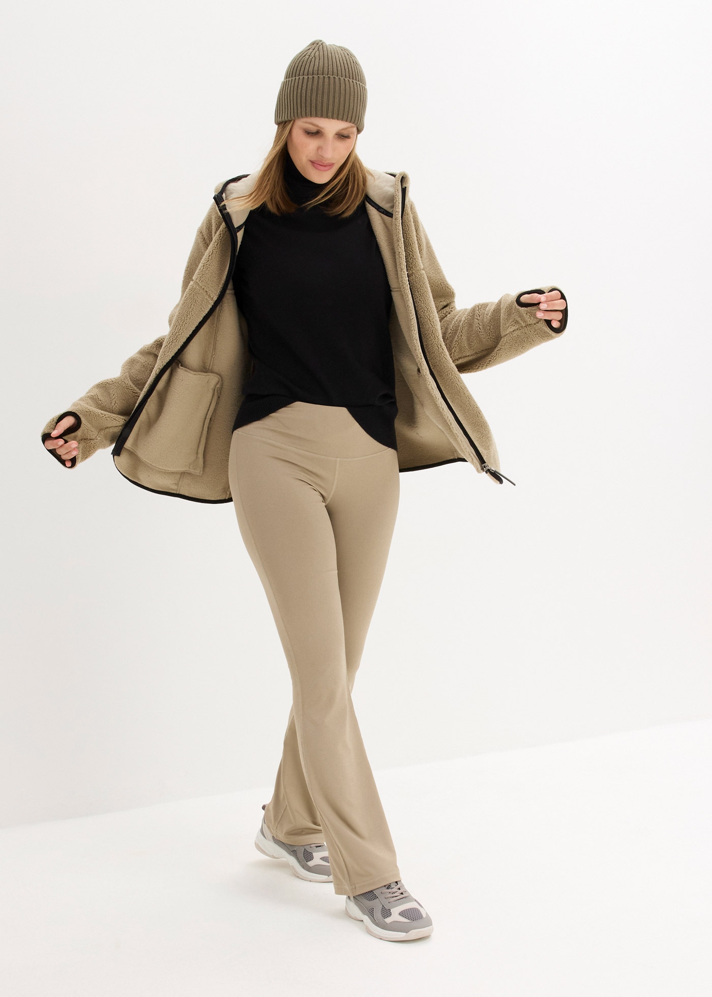 bonprix Fleecejacke mit Kapuze mit Kapuze, aus Teddy-Fleece, lässige Passform, mit Stehkragen