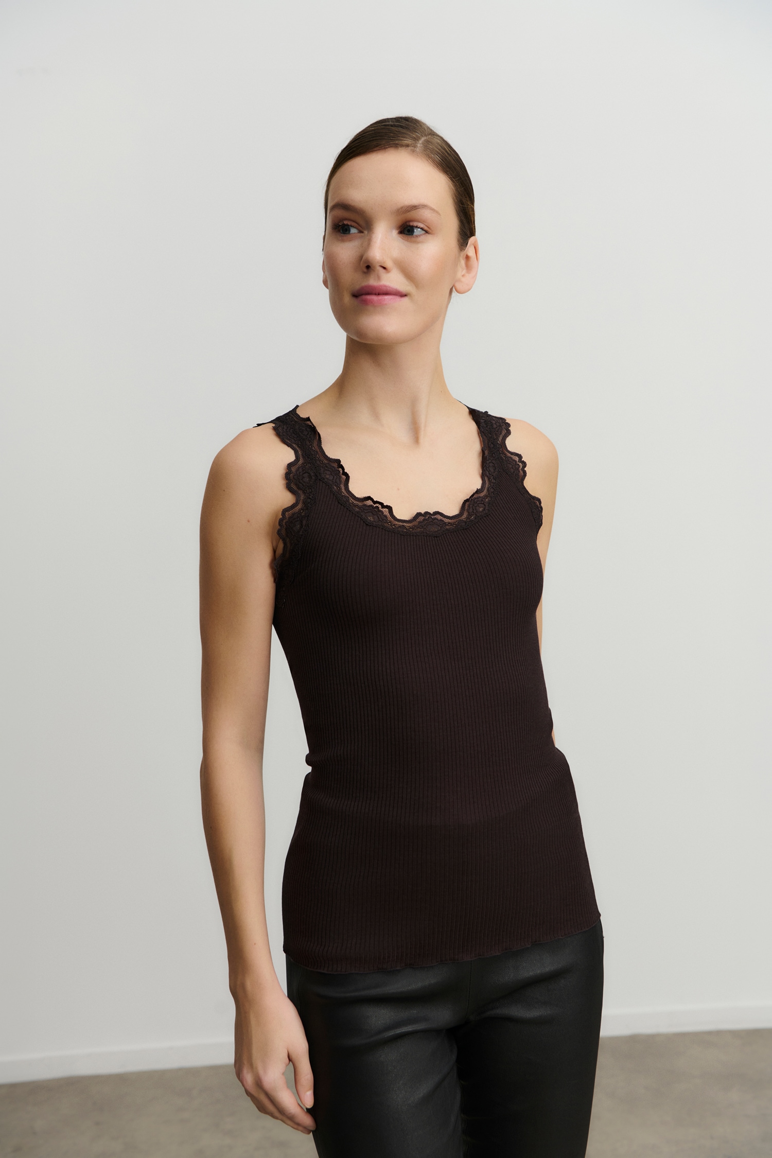 rosemunde Tanktop »Babette Silk Top«, wunderschöner Vintage-Spitzenbesatz an Ausschnitt und Trägern