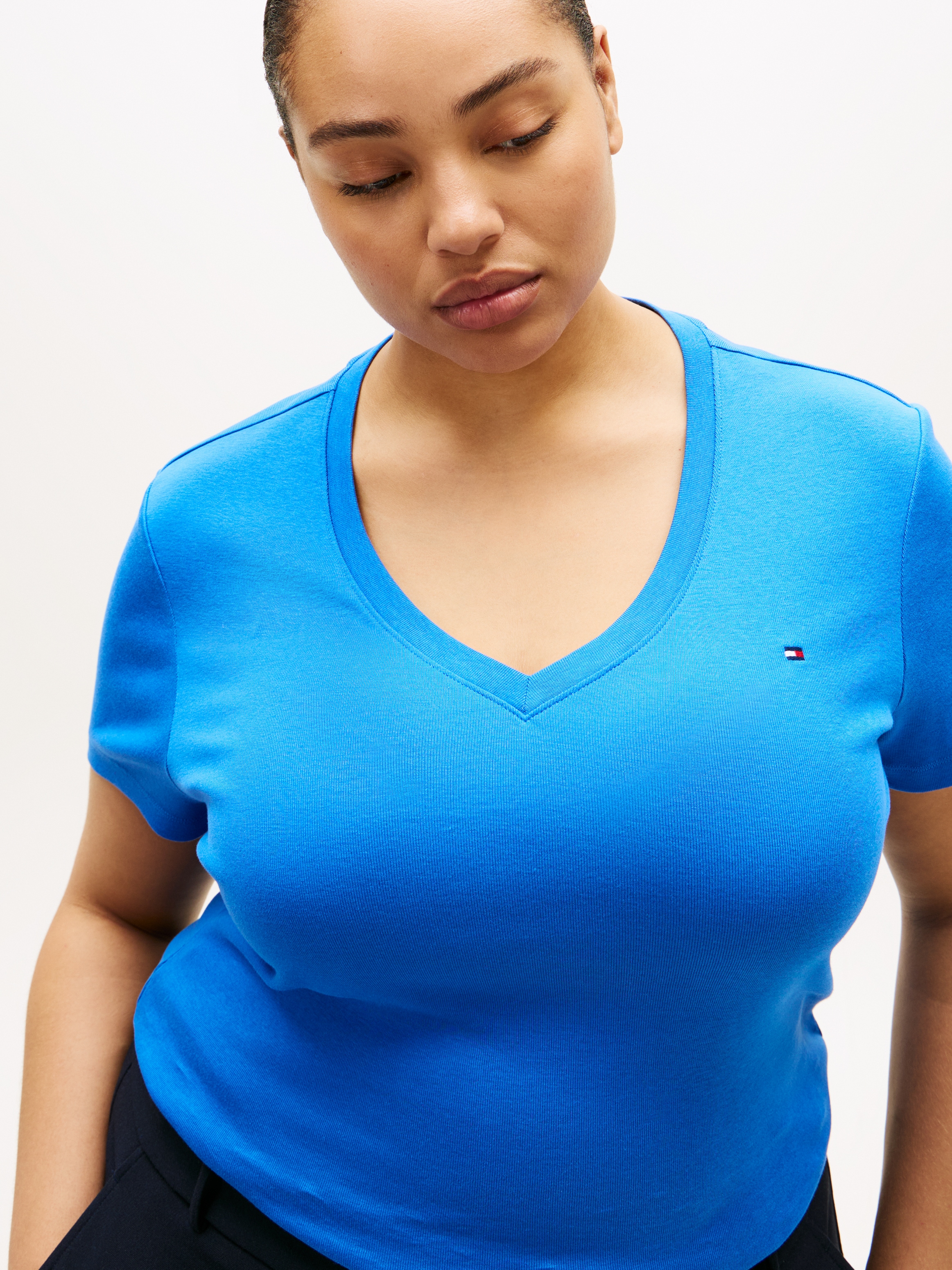 Tommy Hilfiger Curve V-Shirt »CRV SLIM CODY V-NK SS« in großen Größen, Baumwoll-Qualität
