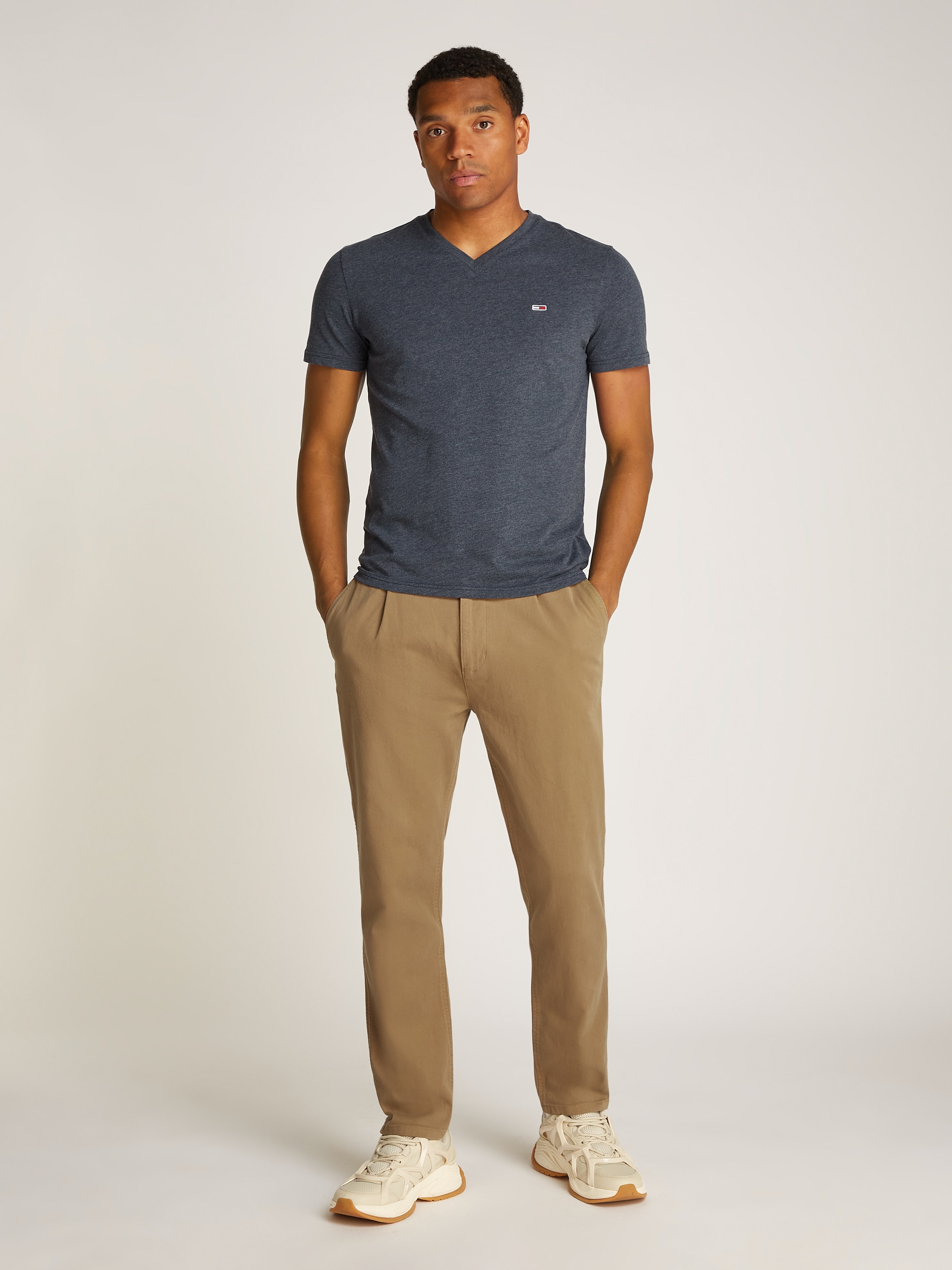 Tommy Jeans Chinohose »TJM CASUAL ELASTICATED PANT«, mit Bundfalten