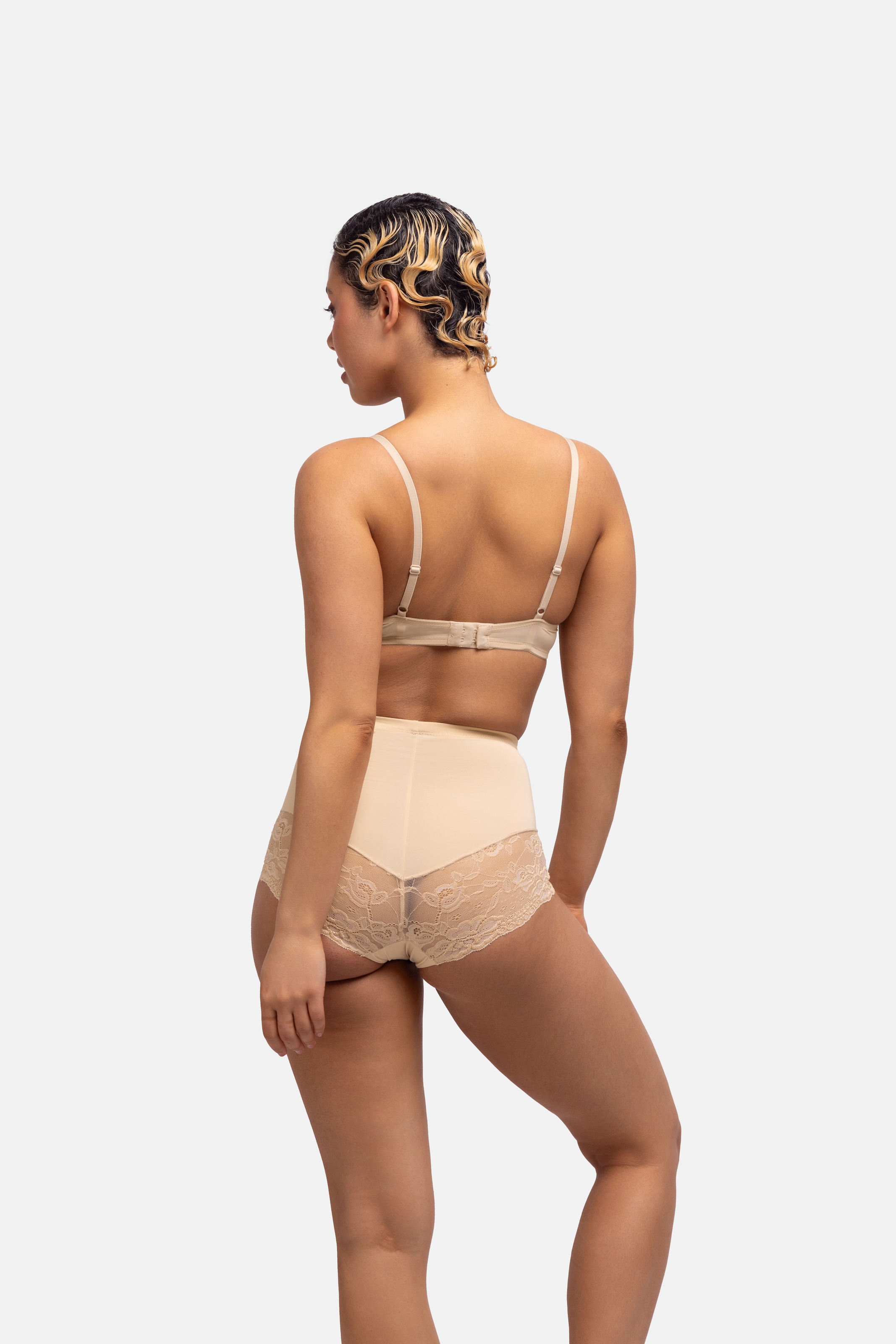 Dorina Shapingslip »BRIGITTE/ECO«, Mit floralem Spitzenband am Beinausschnitt