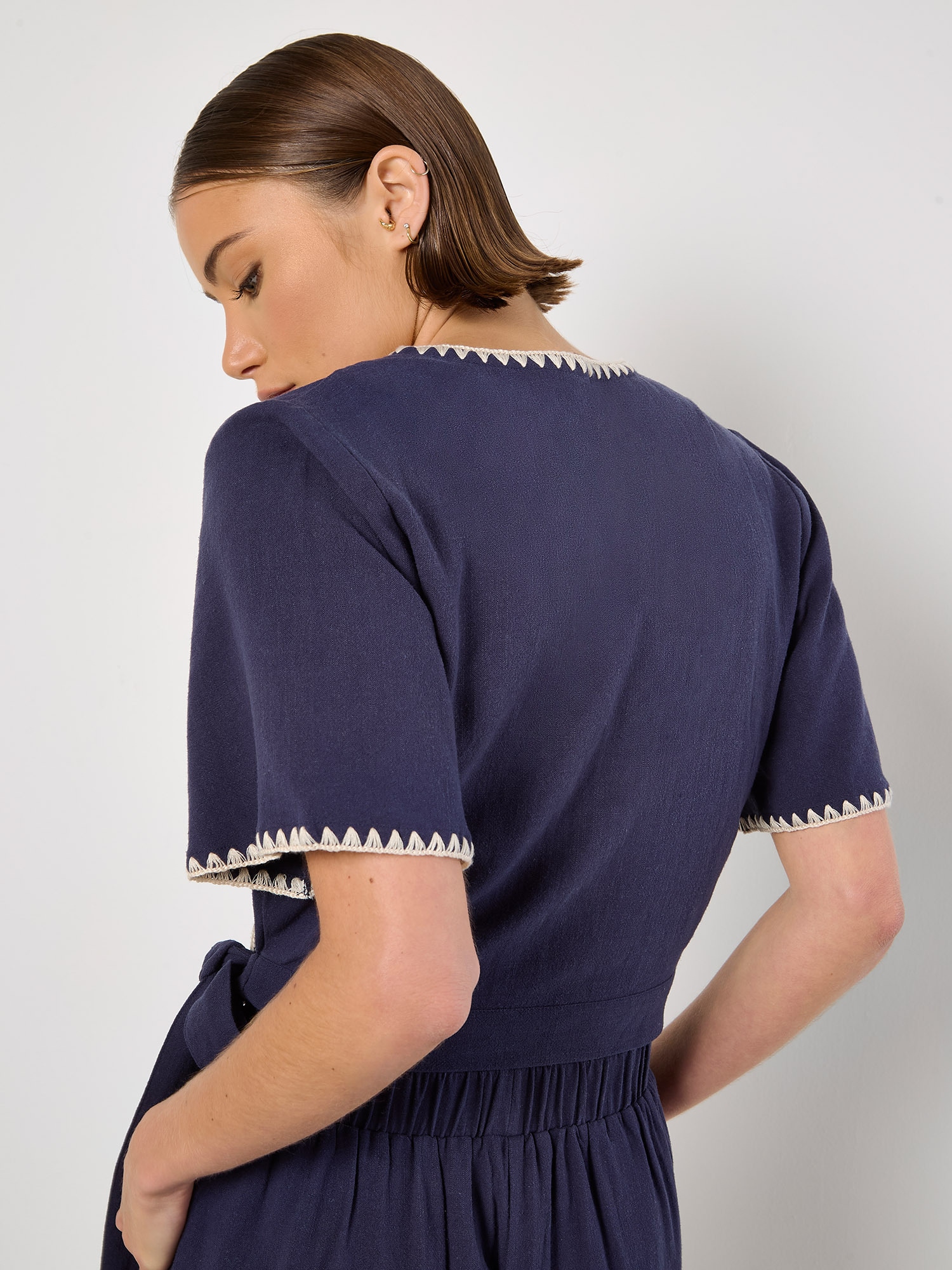 Apricot Wickelbluse »Bluse« mit besticktem Saum
