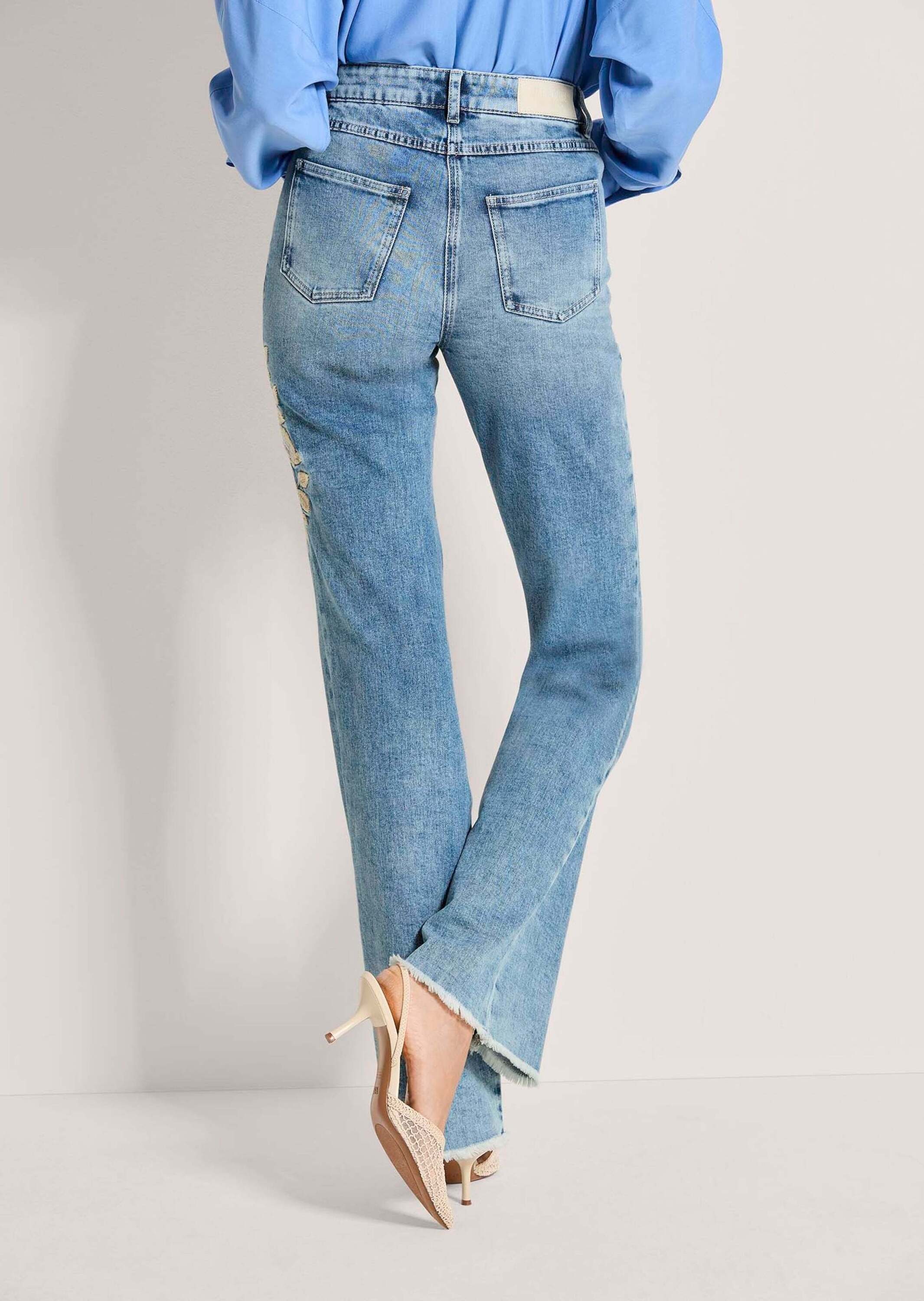MADELEINE Regular-fit-Jeans »Jeans Bootcutjeans mit floraler Stickerei«