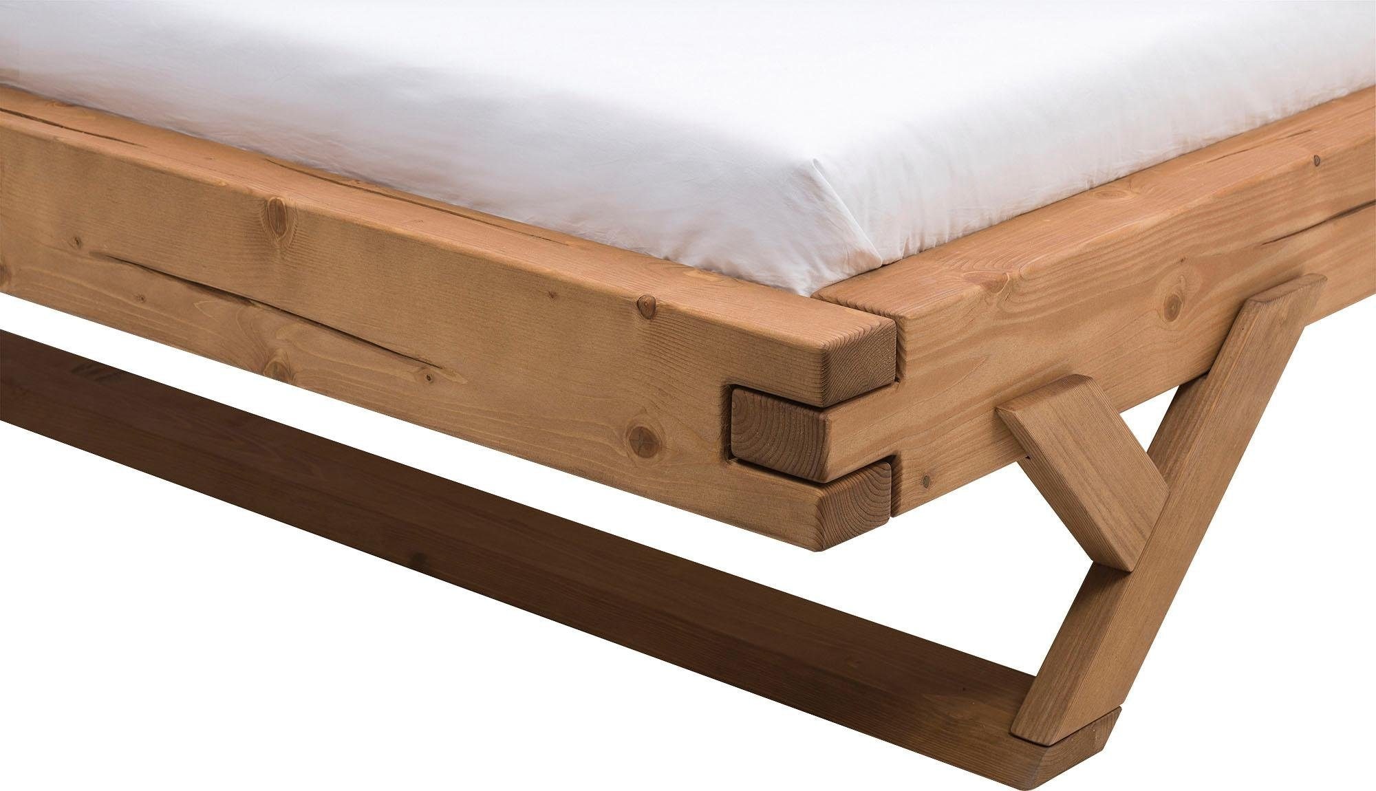 SalesFever Massivholzbett »Eik: Elegantes Bett aus Massivholz« Tradition trifft Moderne: Unikates Balkenbett mit Y-Füßen