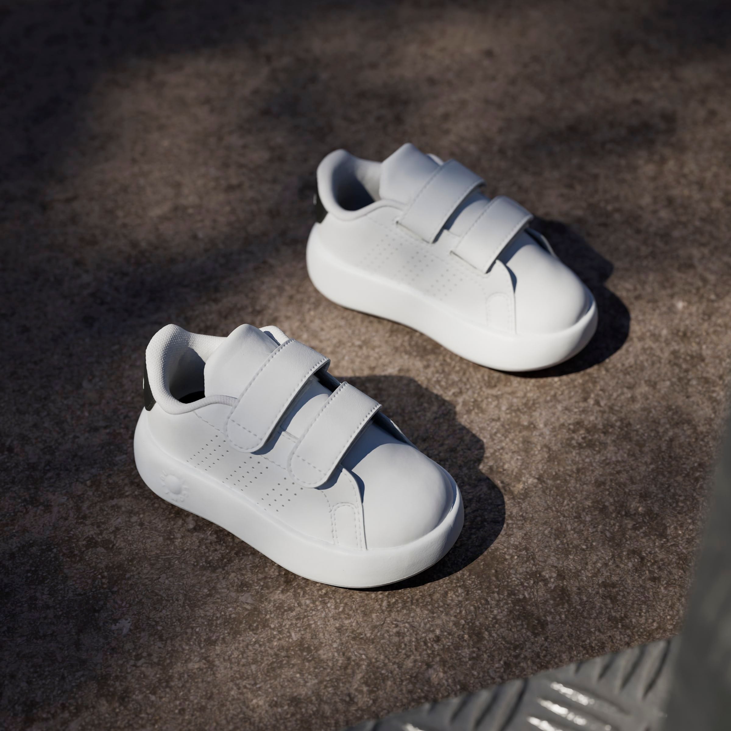 adidas Sportswear Klettschuh »ADVANTAGE KIDS«, Design auf den Spuren des adidas Stan Smith, für Kinder