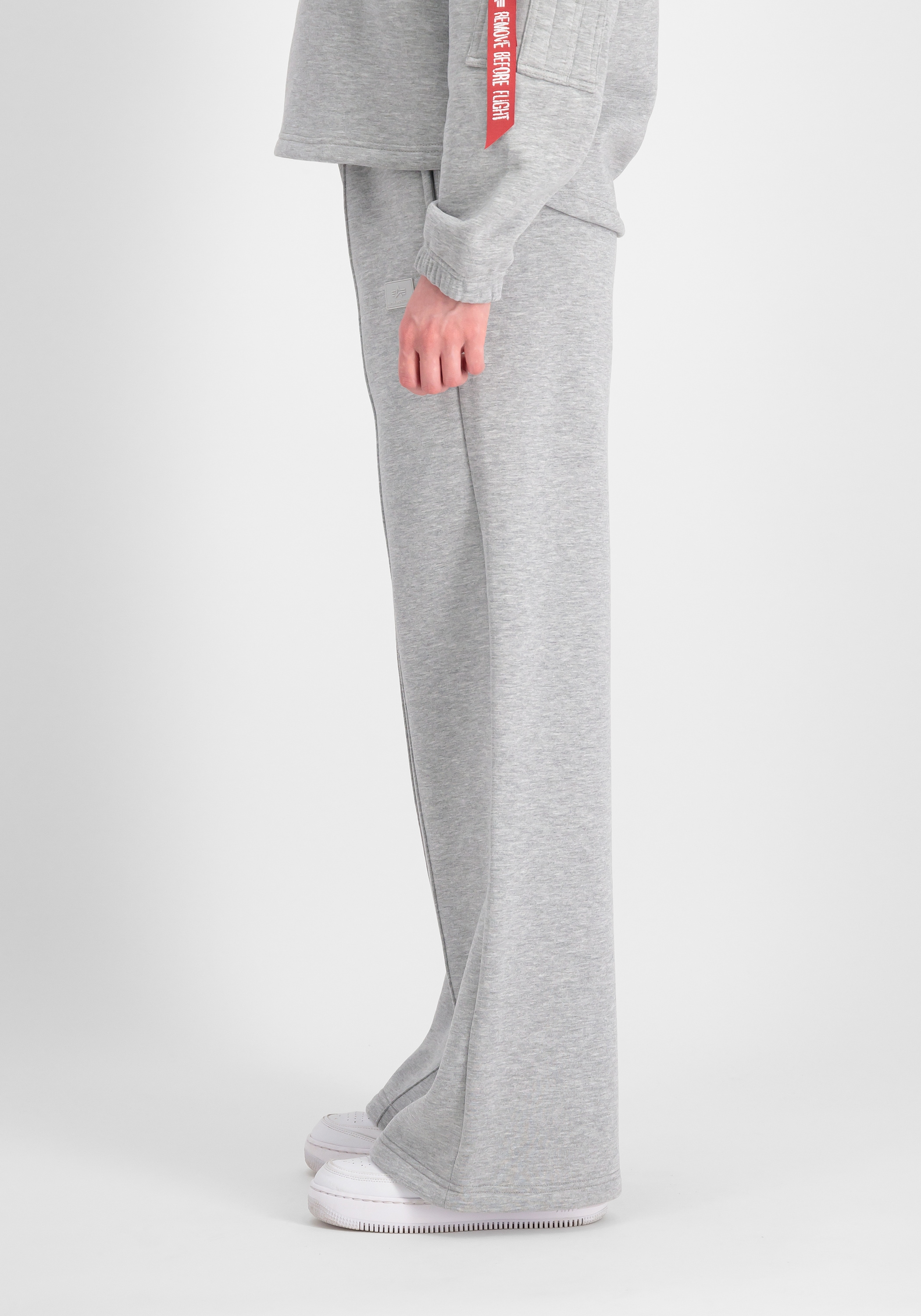 Alpha Industries Jogginghose »ALPHA INDUSTRIES Women - Jogger X-Fit Label Wide Jogger Wmn«