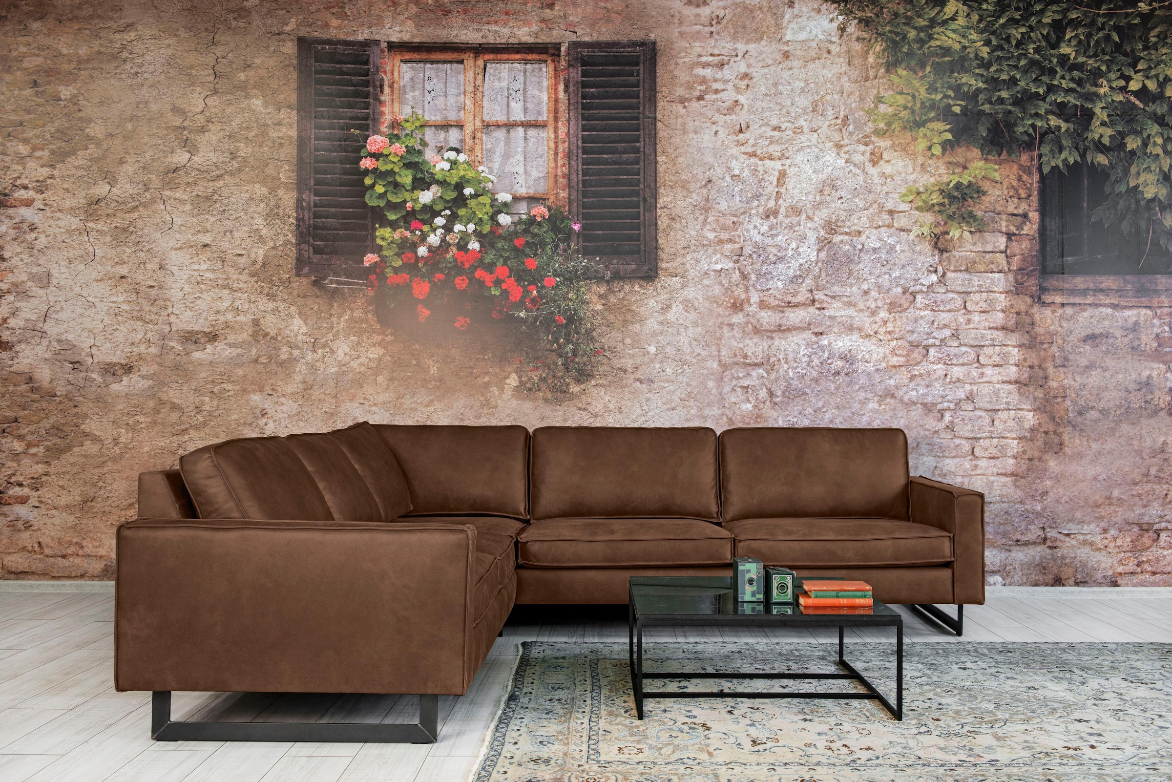 Places of Style Ecksofa »Pinto, XXL, 250/290 cm, langer Schenkel, Ottomane«, Cord, Chenille, Lederoptik, mit Keder, Metallfüße, Wellenunterfederung