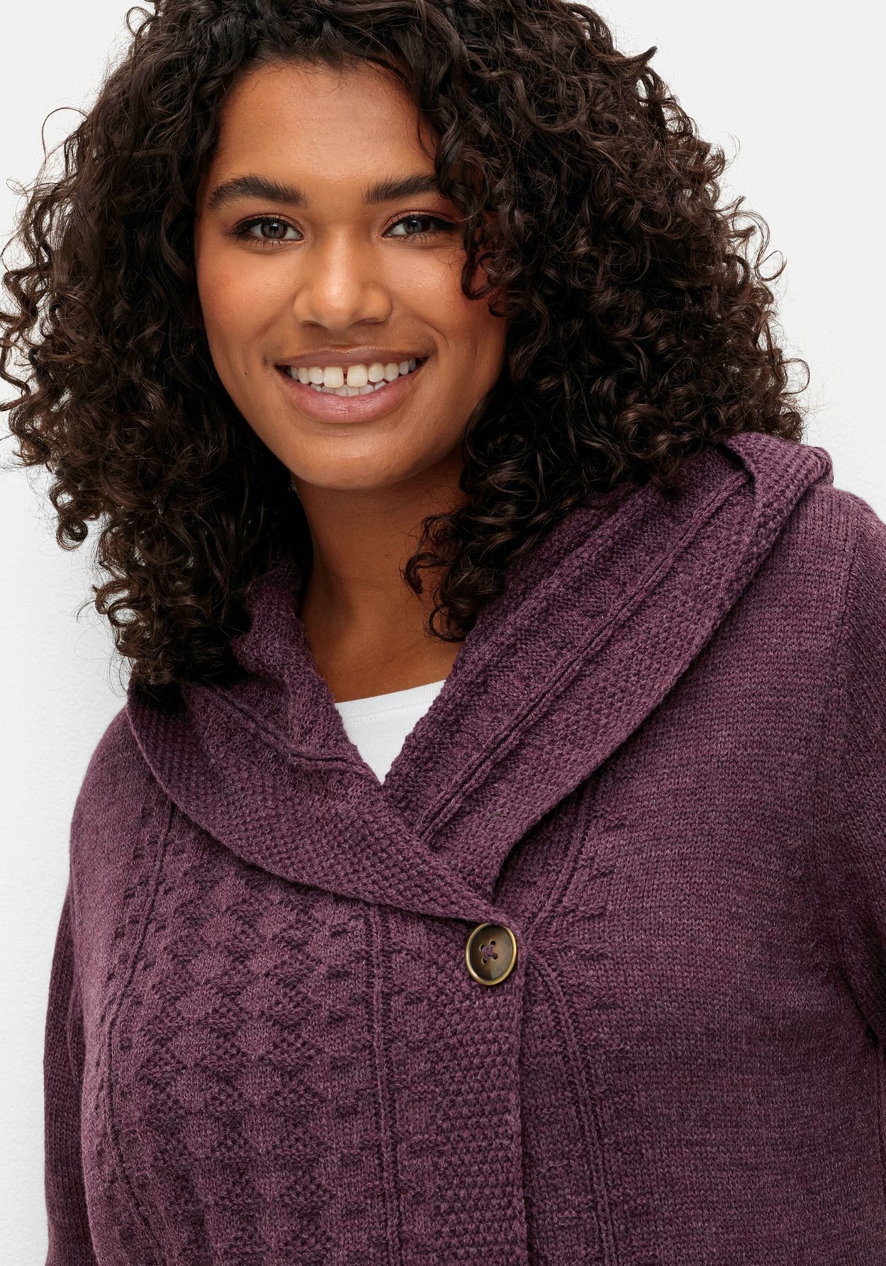 Sheego Cardigan »Cardigan mit Kapuze und Knopfverschluss«, mit Kapuze und Knopfverschluss