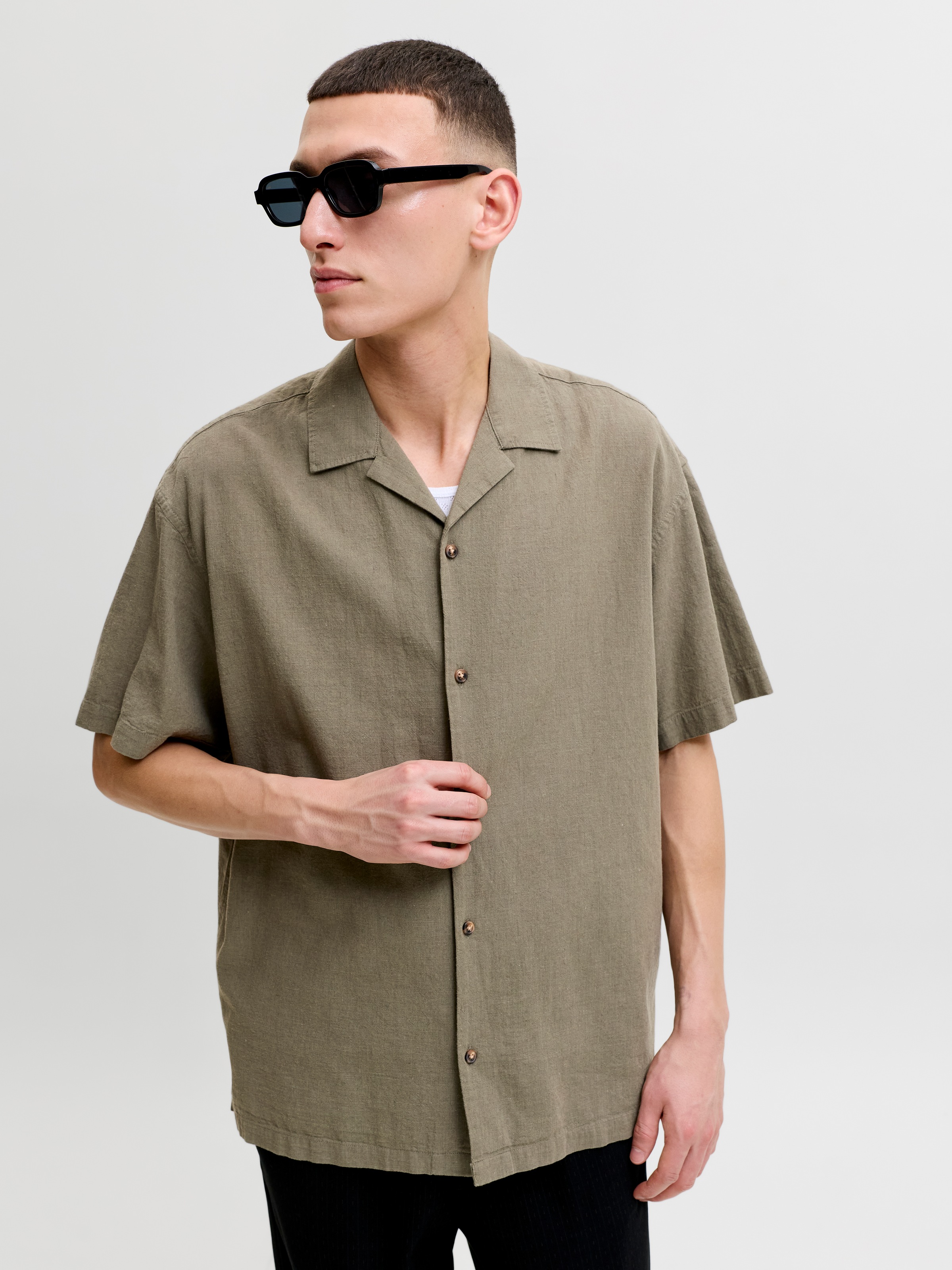 Jack & Jones Kurzarmhemd »JJESUMMER LINEN BLEND RESORT SHIRT SS SN« Baumwollmischung, relaxed fit