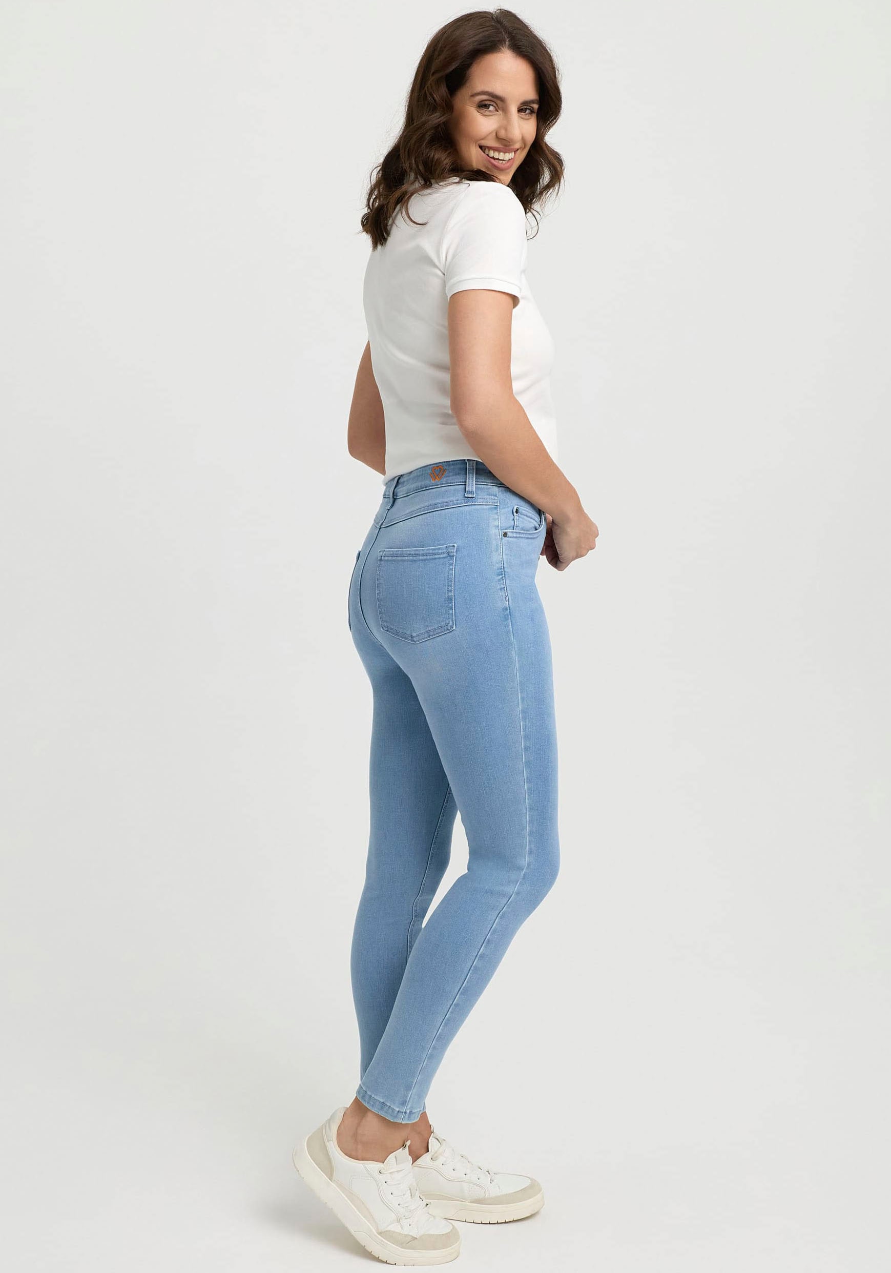 wonderjeans Skinny-fit-Jeans, in hellblauer Waschung