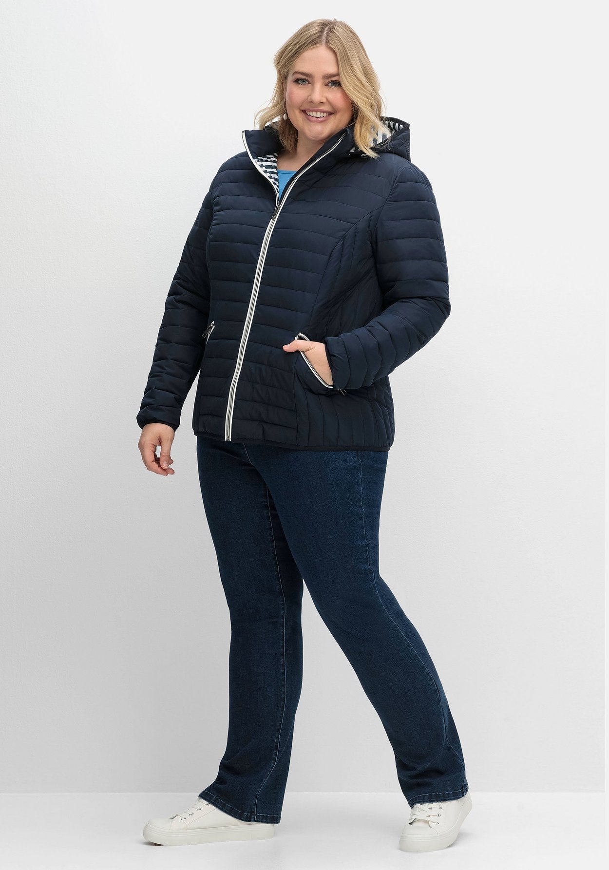Sheego Steppjacke »Steppjacke leicht wattiert, mit abnehmbarer Kapuze«