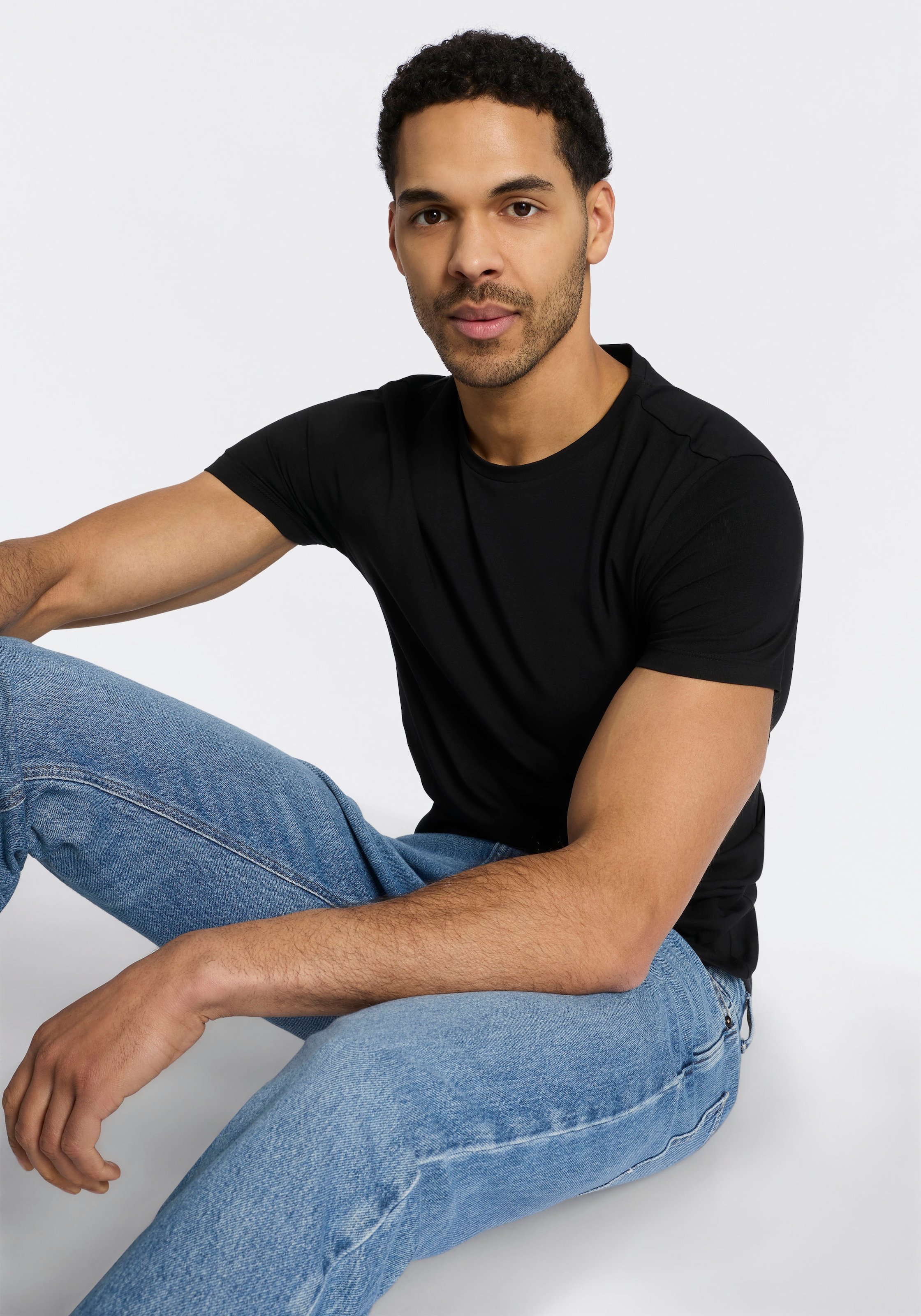 HUGO T-Shirt »HUGO-Round« Packung, 2er,  Rundhalsausschnitt, Slim-Fit, HUGO Logo-Druck