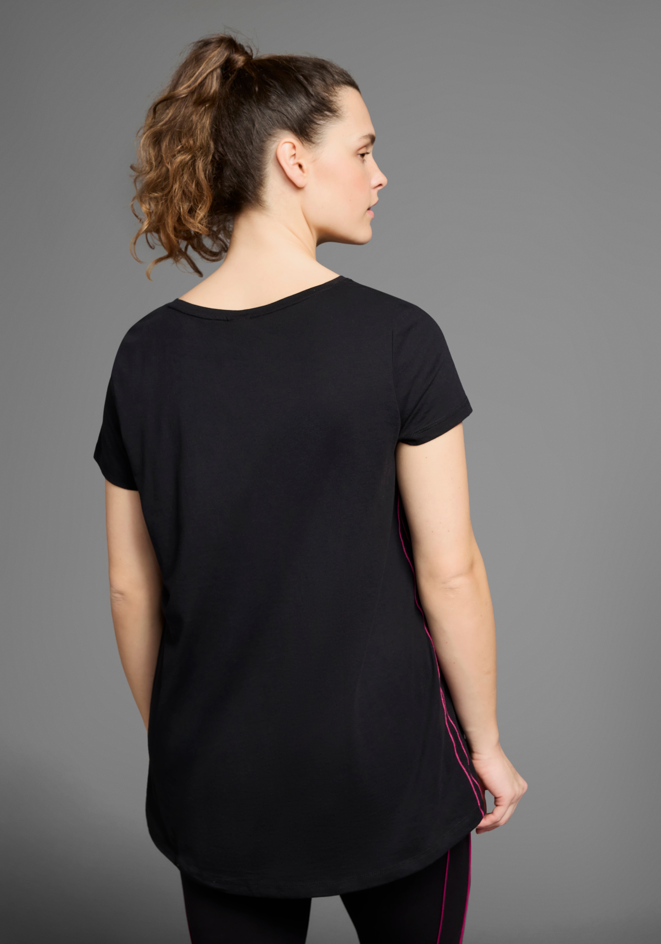 KangaROOS Longshirt, (Packung, 2 tlg., 2er-Pack), Kurzarm, figurumschmeichelnde Passform