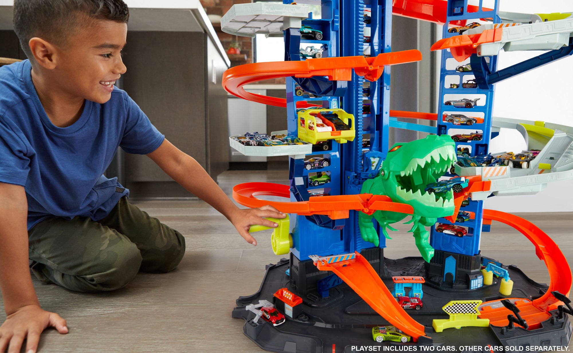 Hot Wheels Autorennbahn »Megacity Parkgarage mit T-Rex-Angriff«, inkl. 2 Spielautos