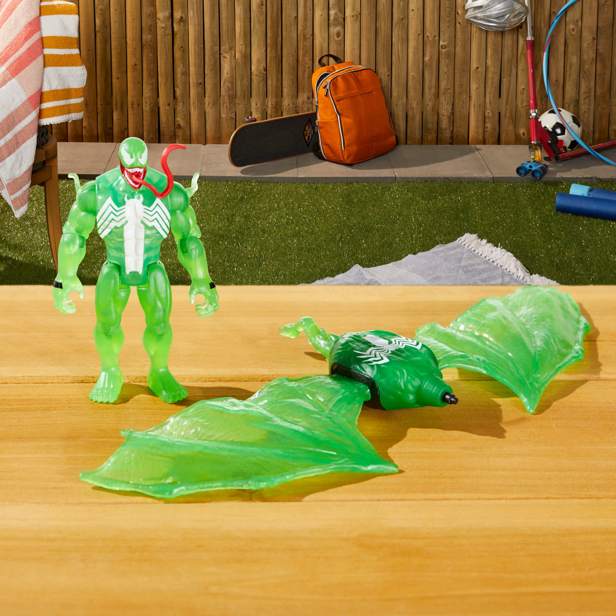 Hasbro Actionfigur »Marvel Spider-Man, Web Splashers Green Symbiote Flügel Splasher«, Spritzt Wasser