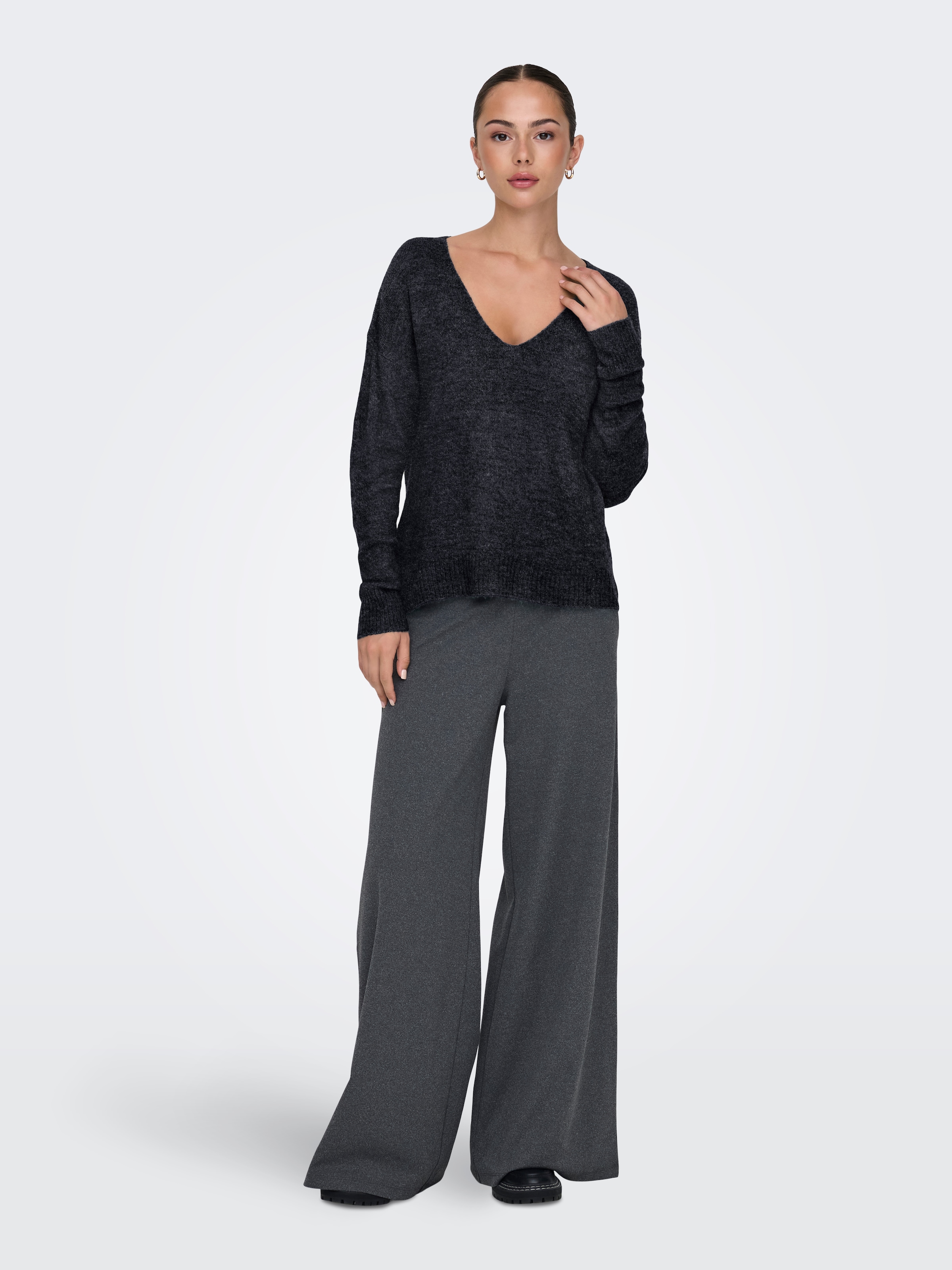 JDY V-Ausschnitt-Pullover »JDYELANORA L/S V-NECK PULLO. KNT NOOS«, mit leicht überschnittenen Schultern