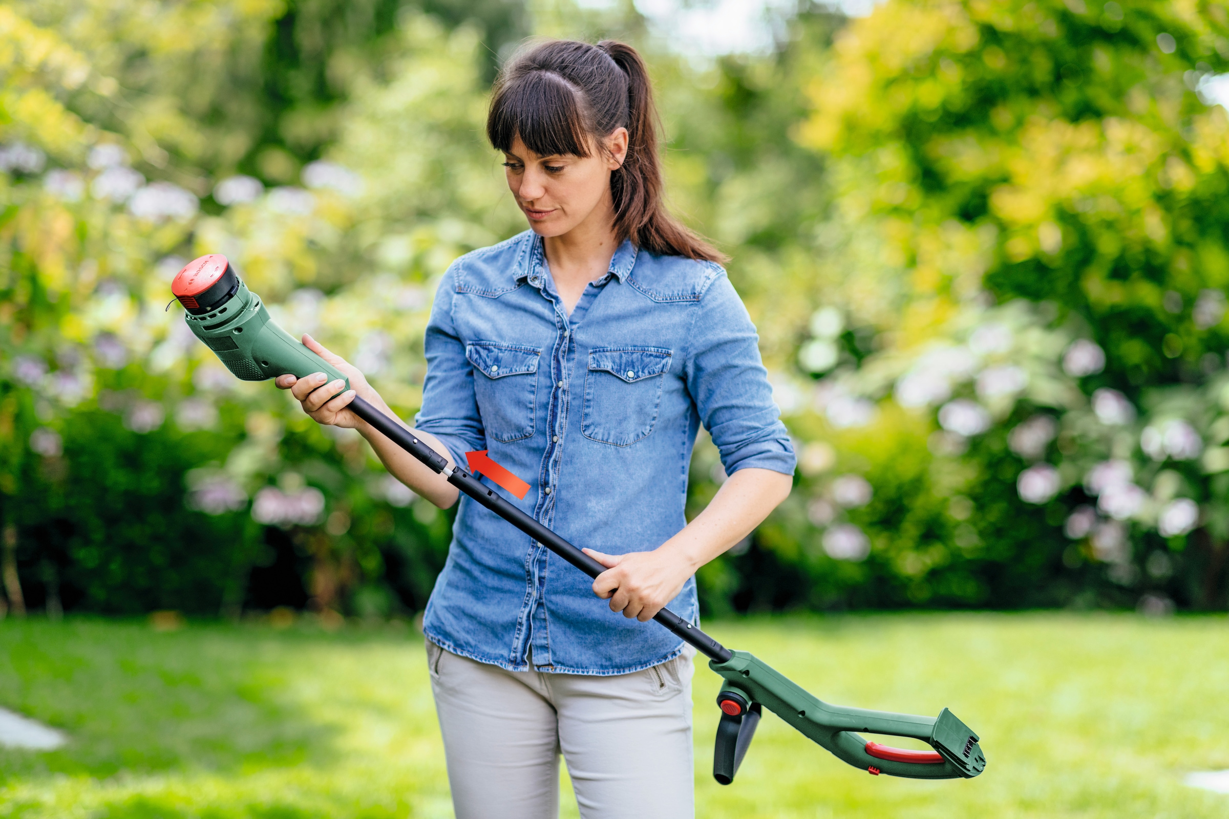 Bosch Home & Garden Akku-Rasentrimmer »EasyGrassCut 18V 26«, mit 2 Akkus 18V/2,0 Ah und Ladegerät