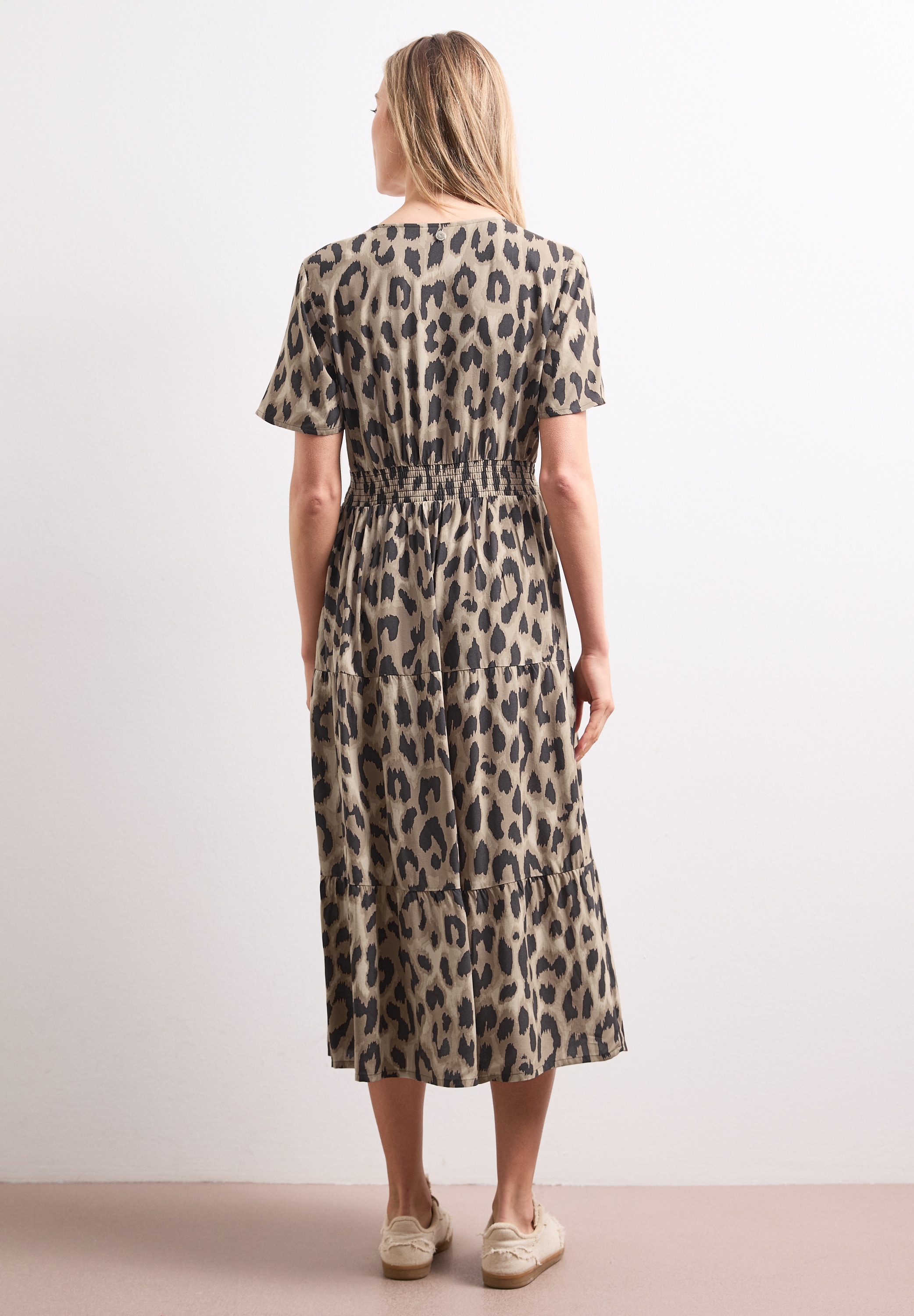 STREET ONE Midikleid Ohne Taschen Sommerkleid mit Print und Smok-Detail/Floralem Muster