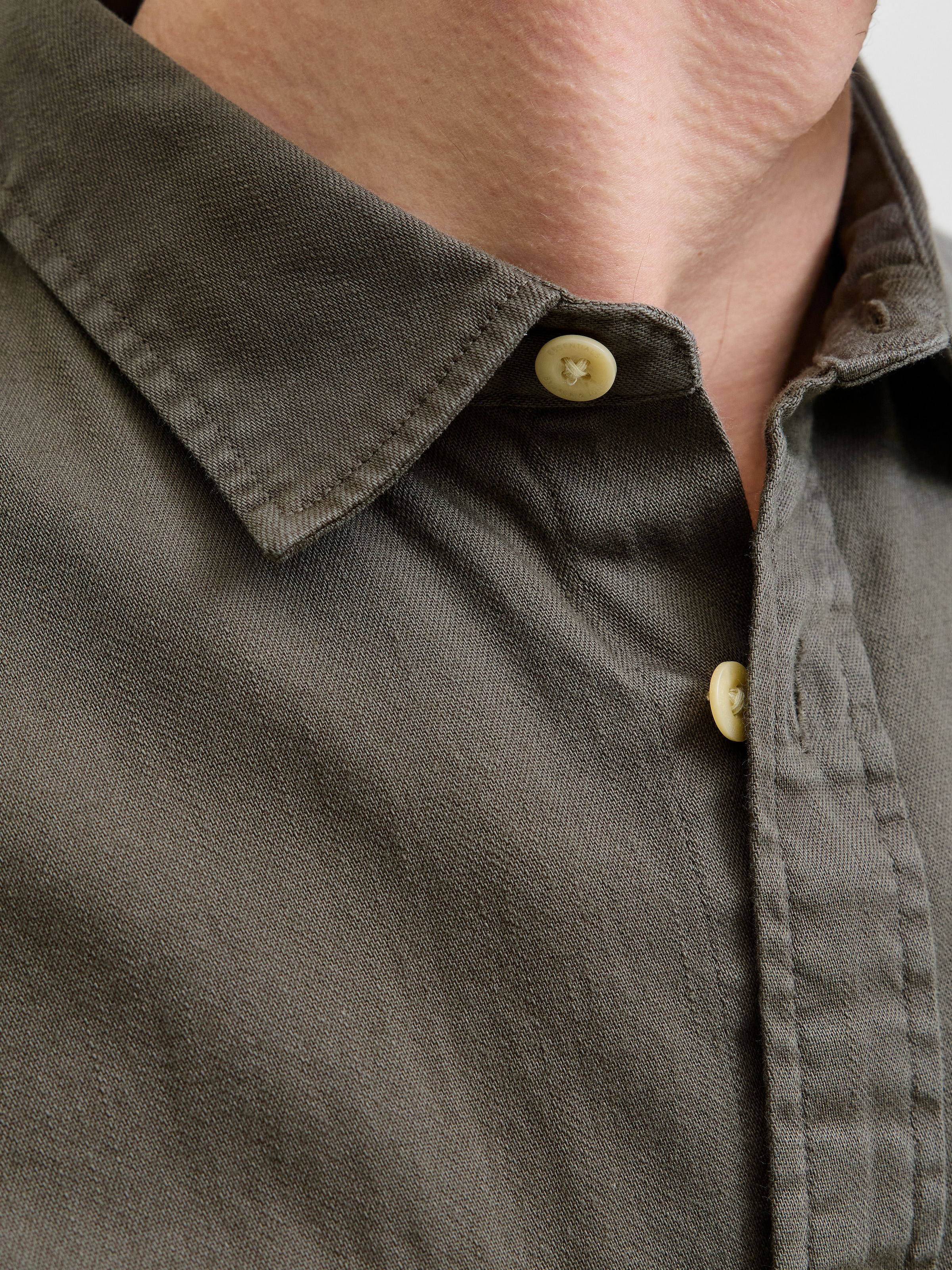 Jack & Jones Langarmhemd »JJETRAVIS SHIRT LS NOOS«, mit Brusttaschen