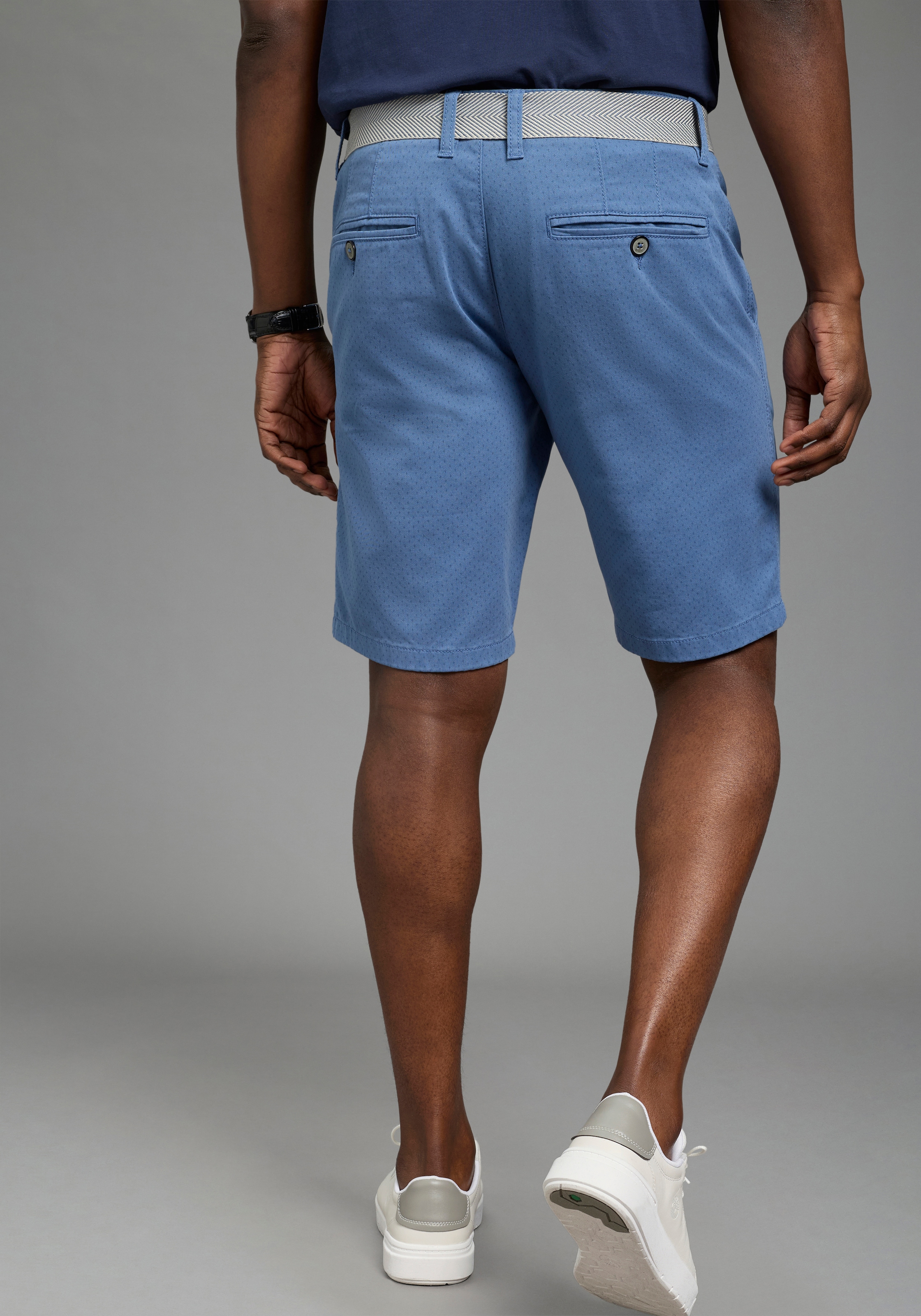DELMAO Shorts  kniefrei, gerades Bein, mit Eingrifftaschen und Gesäßtaschen