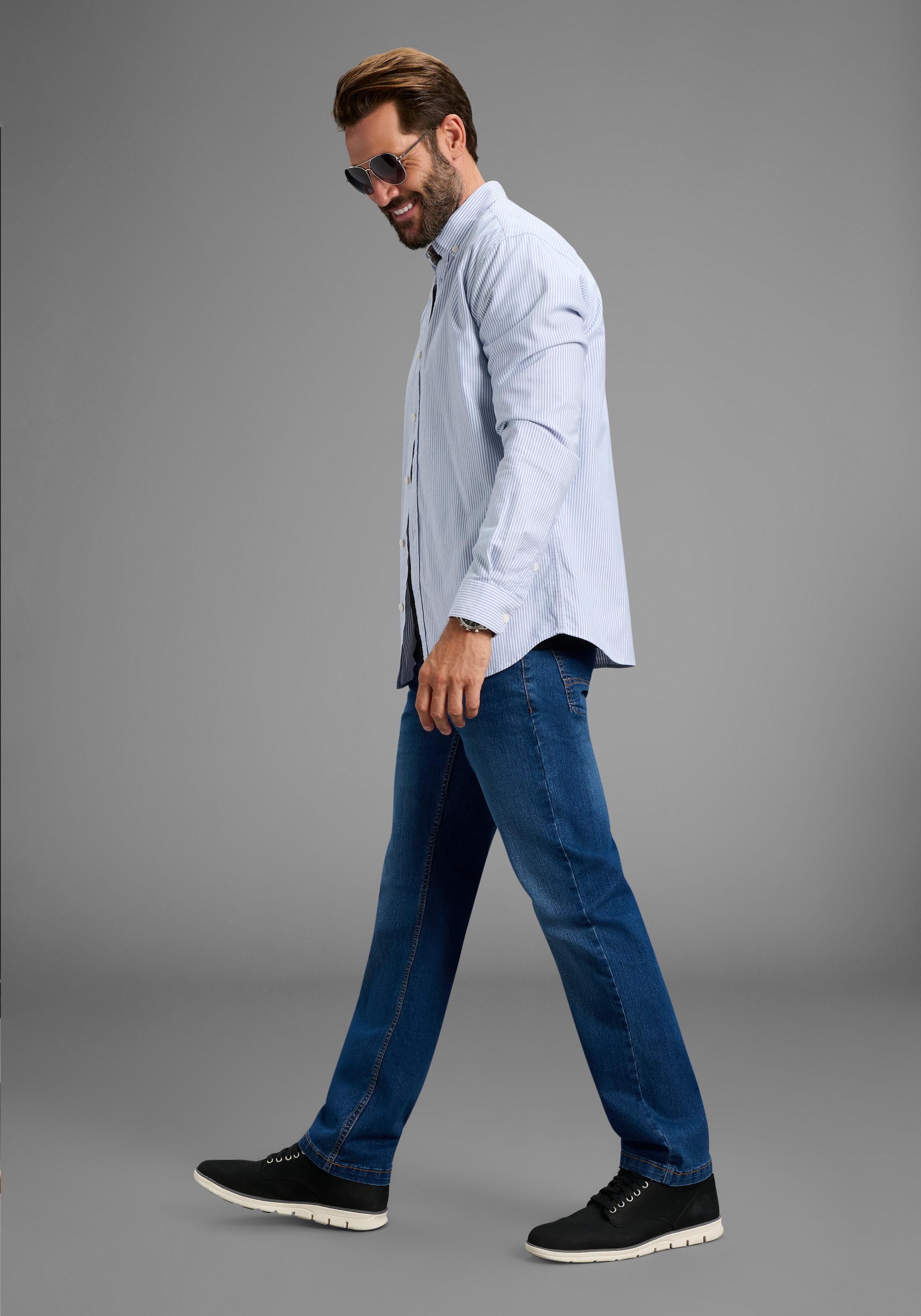 Arizona Straight-Jeans gerader Schnitt, normale Leibhöhe, mit Knopf- und Reißverschluss