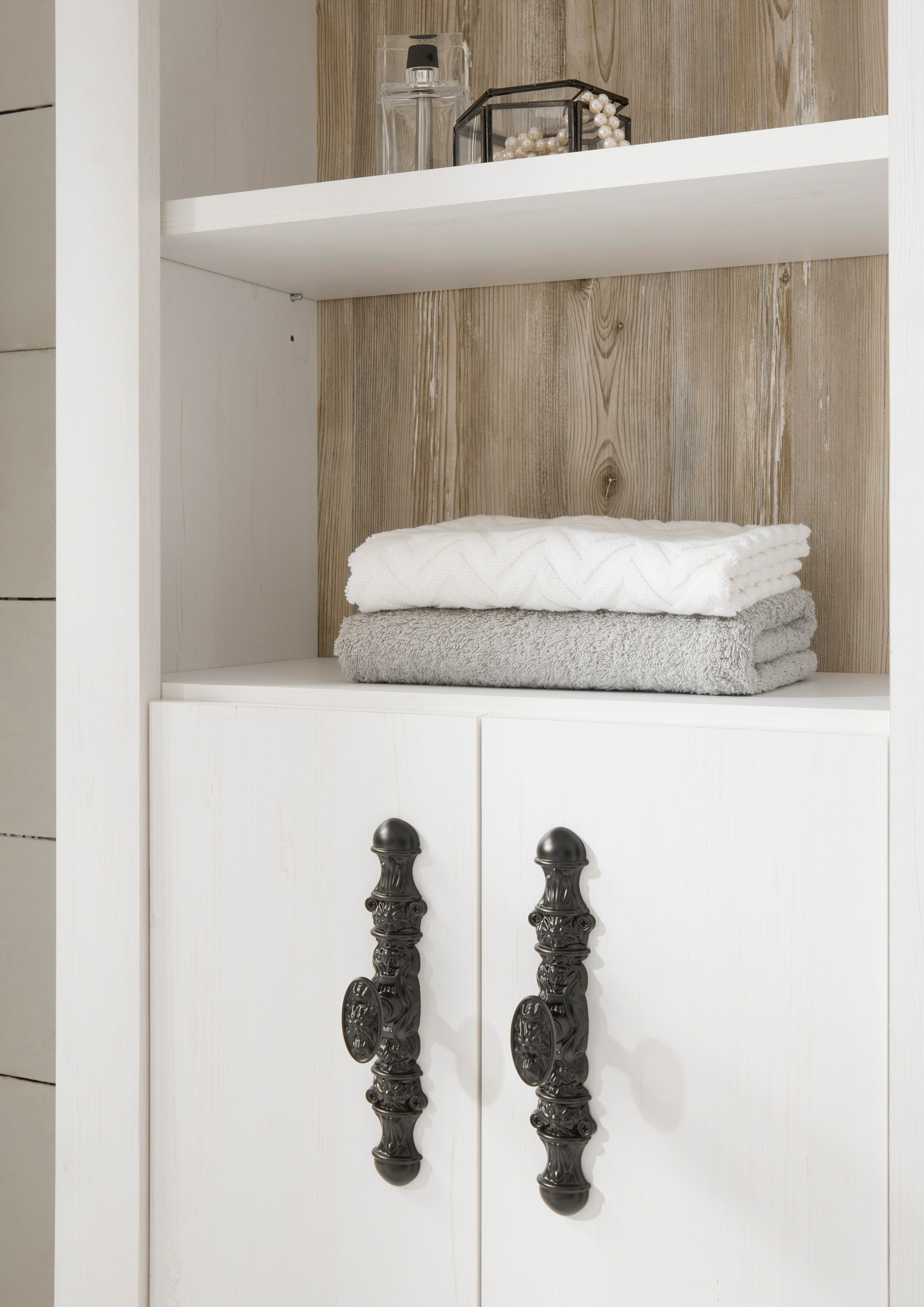 Home affaire Badmöbel-Set »Florenz, Bad im Landhausstil, 4-teiliges Badezimmer«, (4 St.), Waschtisch, Schränke und Spiegel mit Ablage, in Pinie Weiß, Stauraum