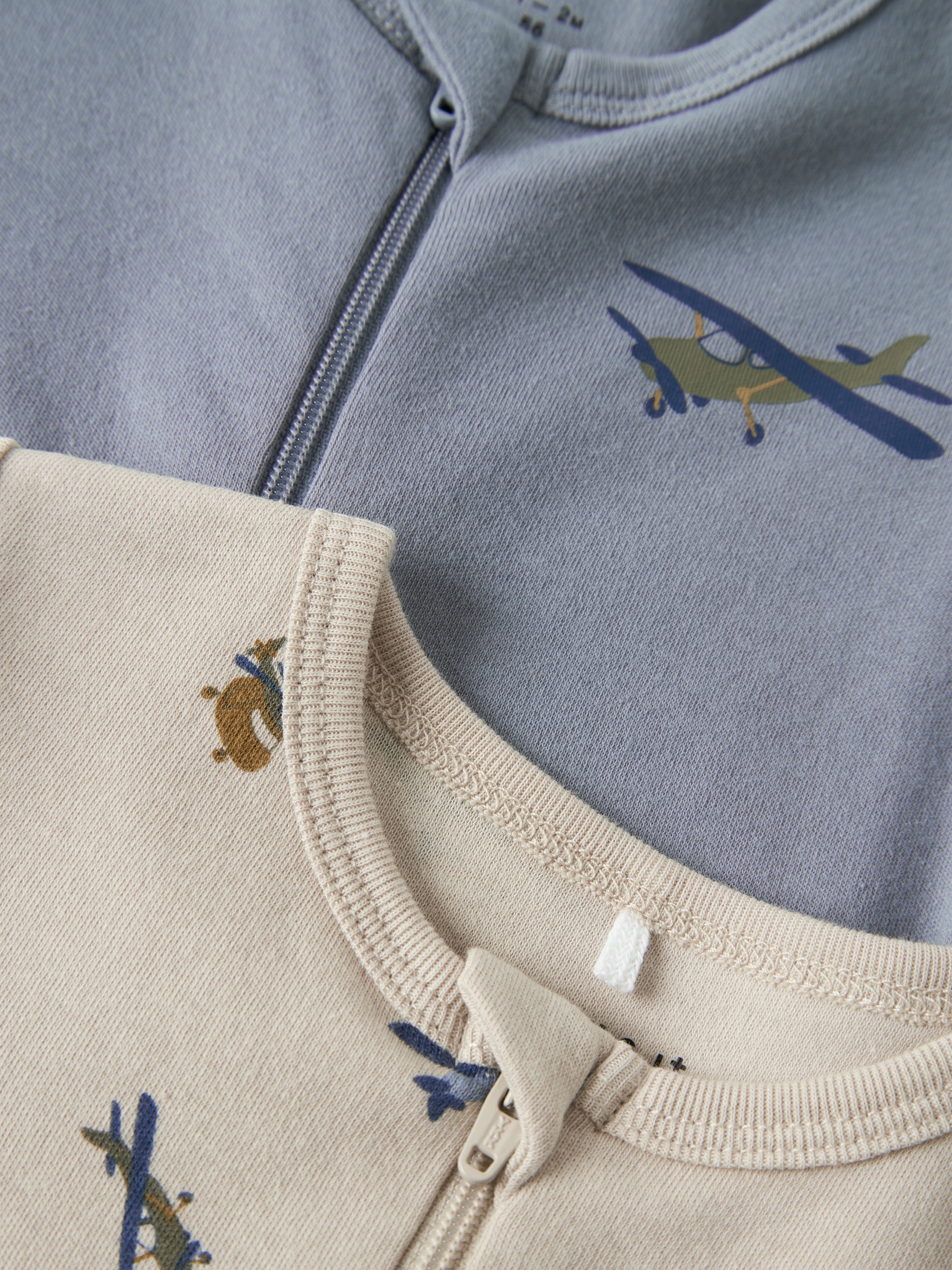 Name It Pyjama »NBMNIGHTSUIT 2P ZIP FF AIRPLANE NOOS« Packung, 2 tlg.
