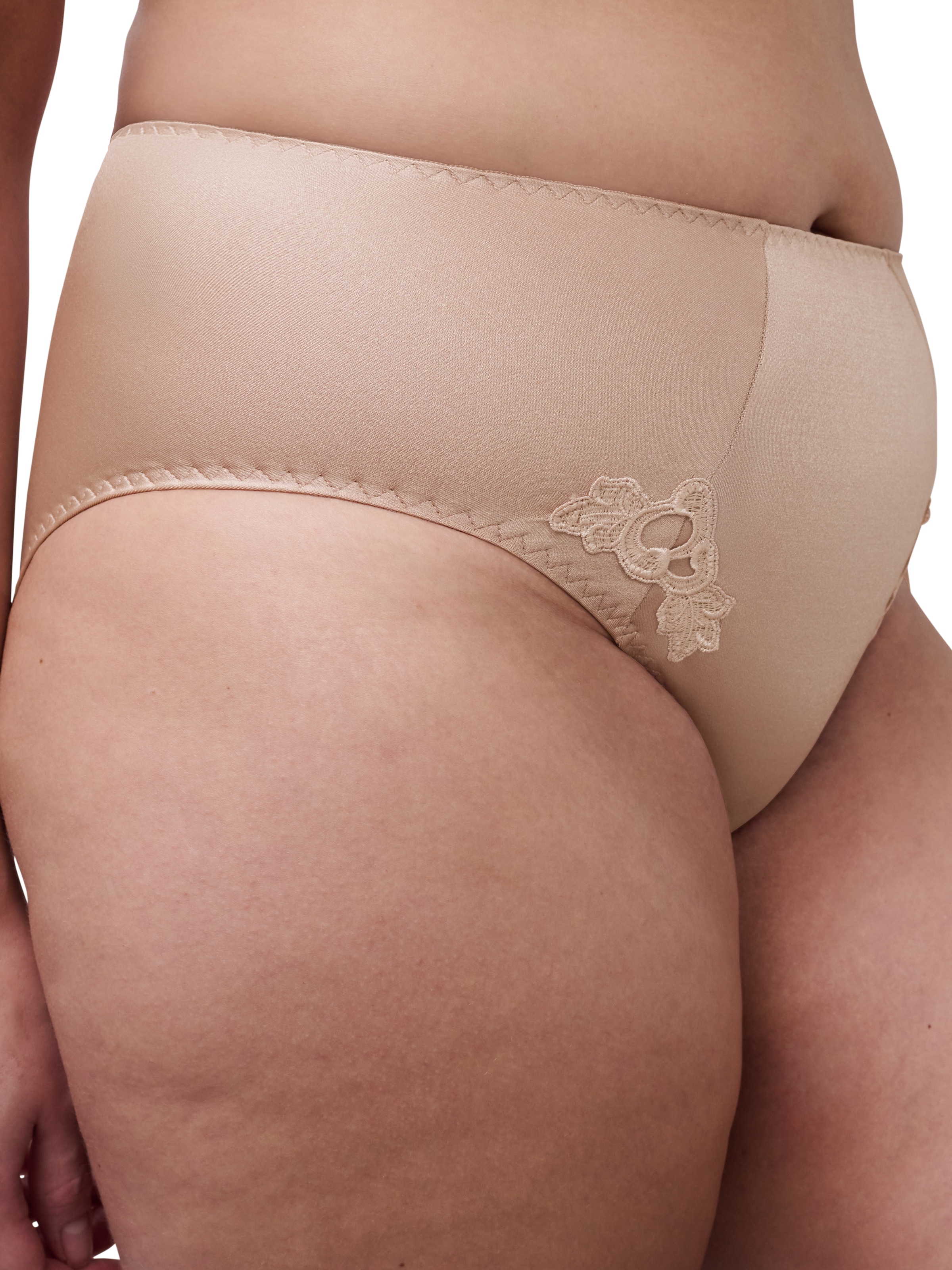 Chantelle Slip »HEDONA« blickdichtes Gewebe, Guipure Spitze