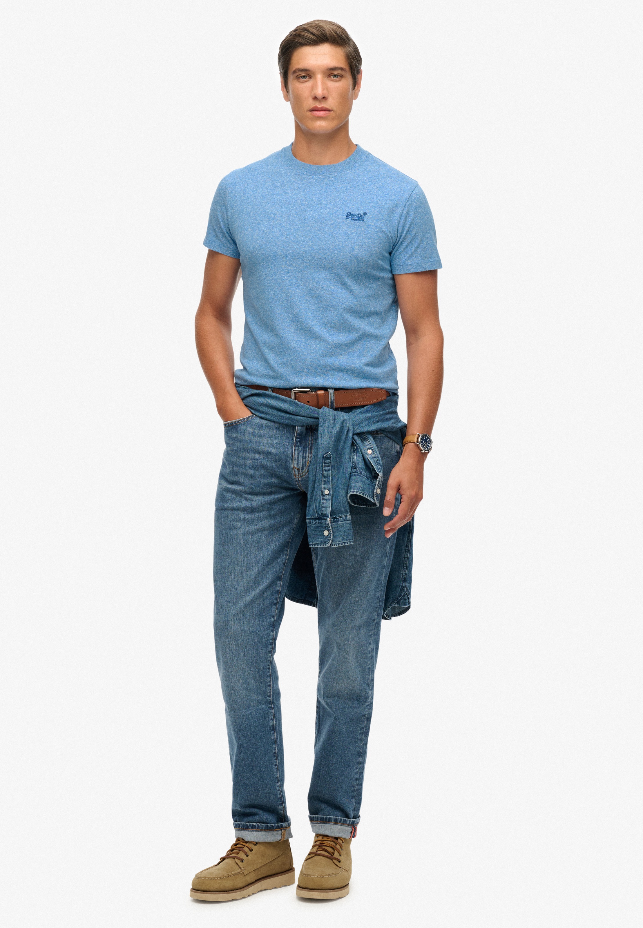 Superdry Rundhalsshirt »ESSENTIAL LOGO EMB TEE« aus Baumwolle und Single Jersey, Slim Fit, Kurzarm, hüftlang