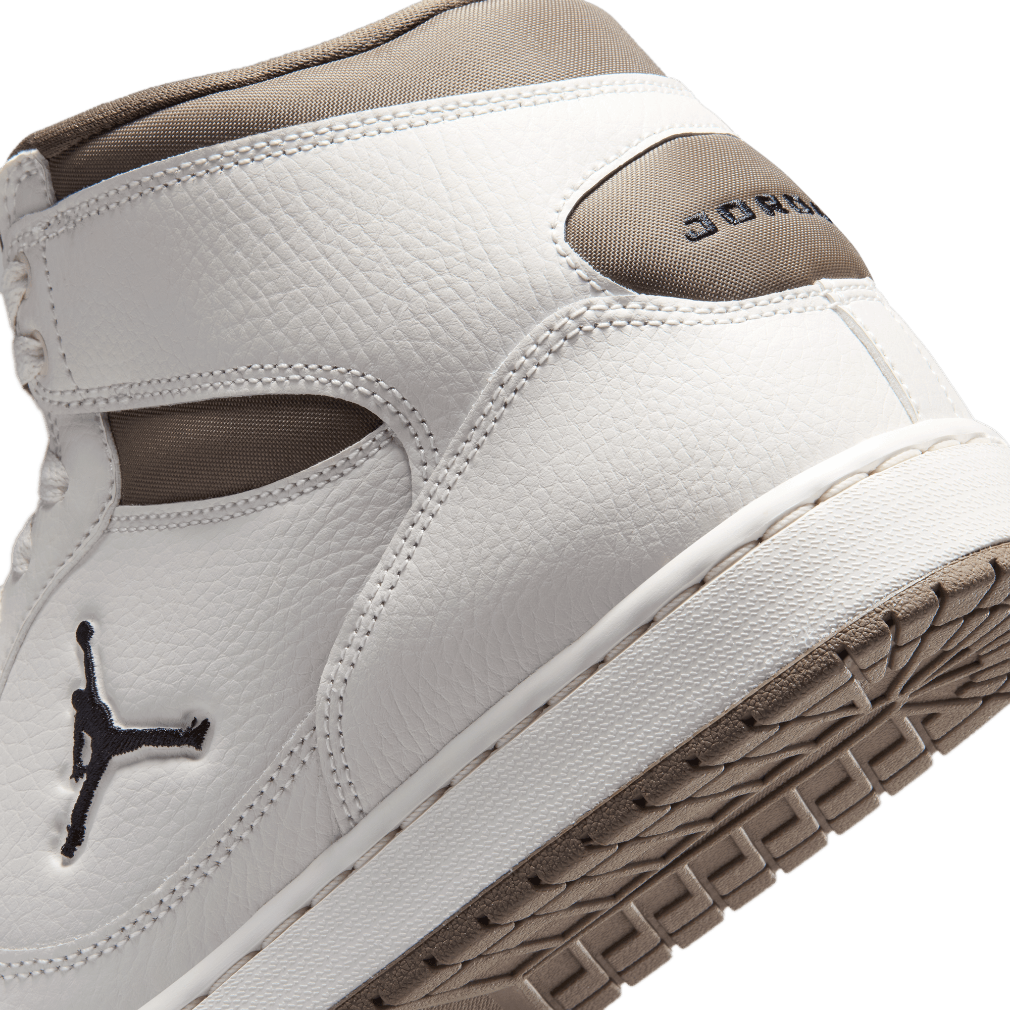 Jordan Sneaker »Jordan Court Connect Mid«  inspiriert vom Look des Air Jordan 1