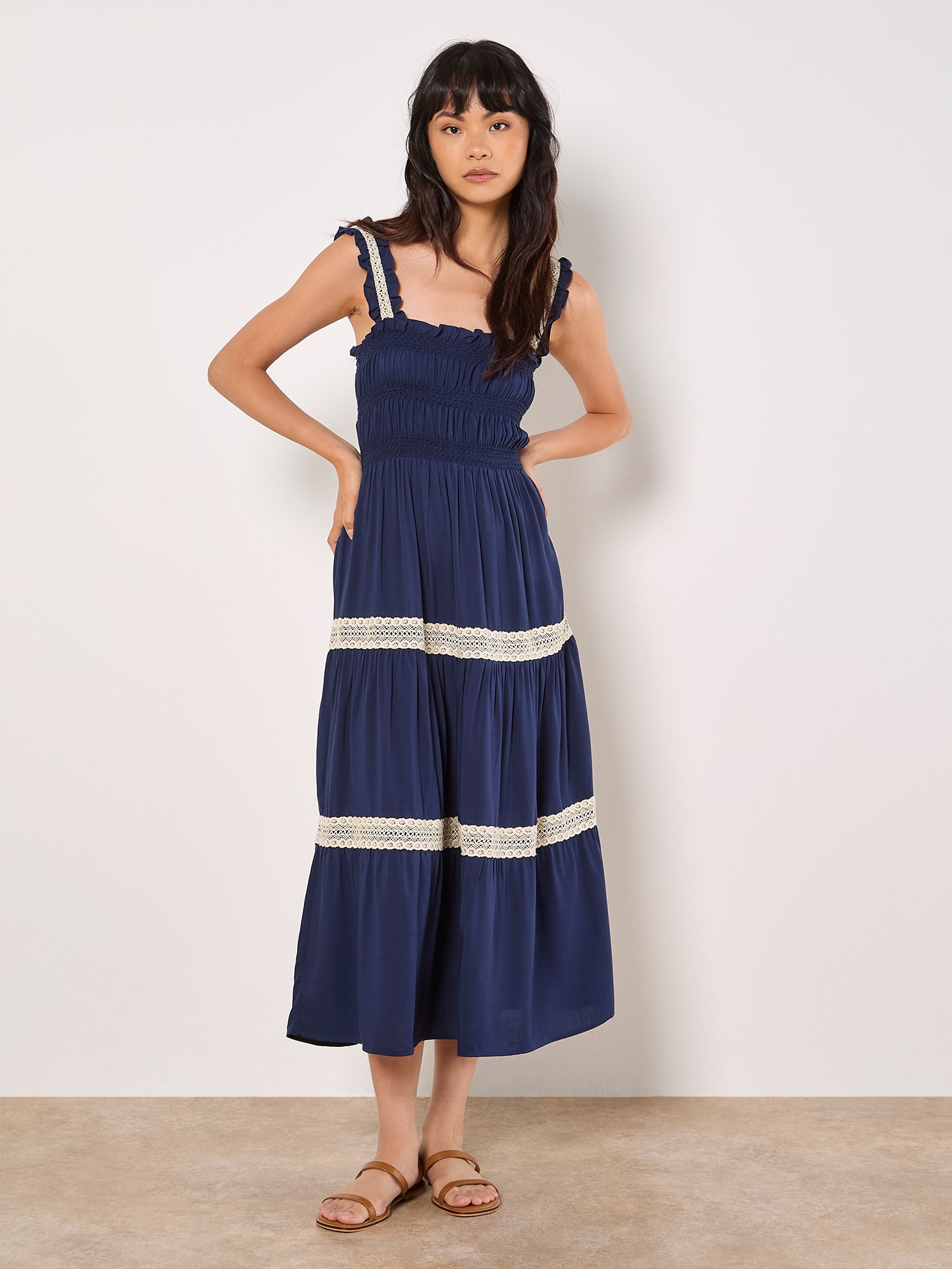 Apricot Spitzenkleid »Maxikleid« mit Smokdetails