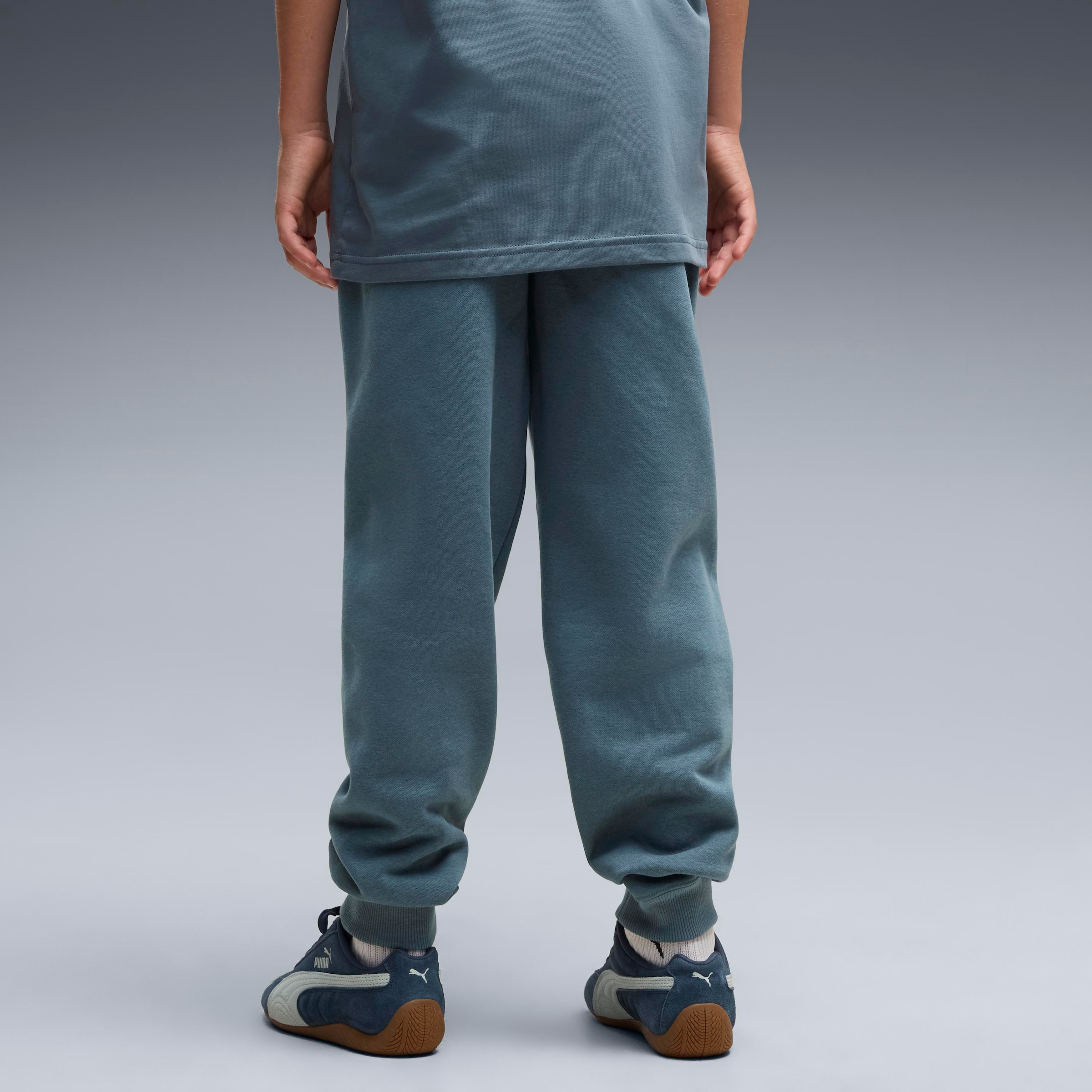 PUMA Trainingshose »STREET RELAXED SWEATPANTS FL B«  mit Eingrifftaschen, aus Fleece, normale Länge