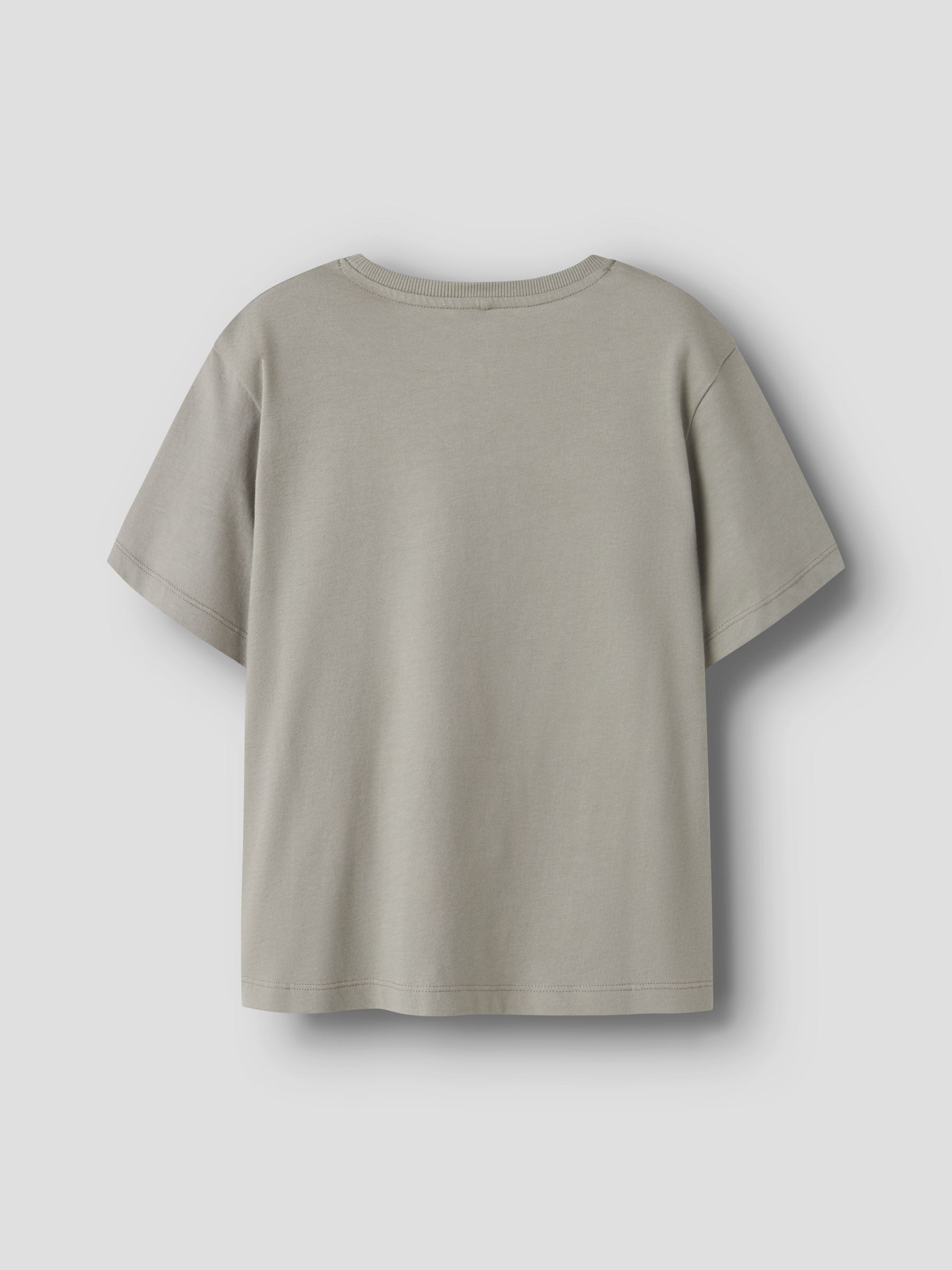 Name It T-Shirt »NKMBRODY SS NREG TOP NOOS« mit dezentem 3D-Frontmotiv