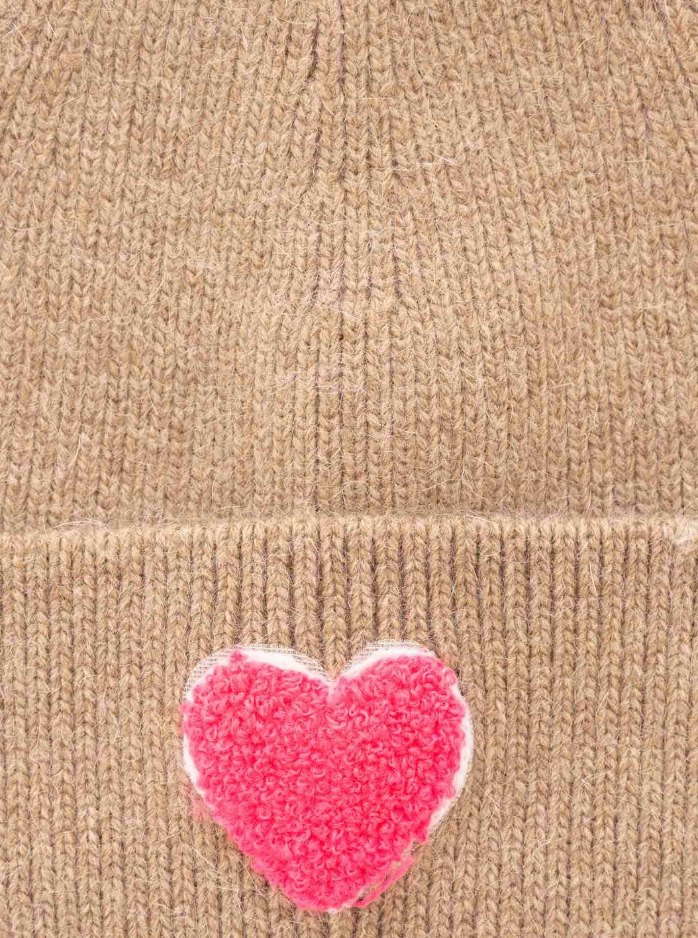 Zwillingsherz Beanie »"Heart Patch"«, Grobstrick, Herzmotiv,Wollanteil, breiter Umschlag, wärmend