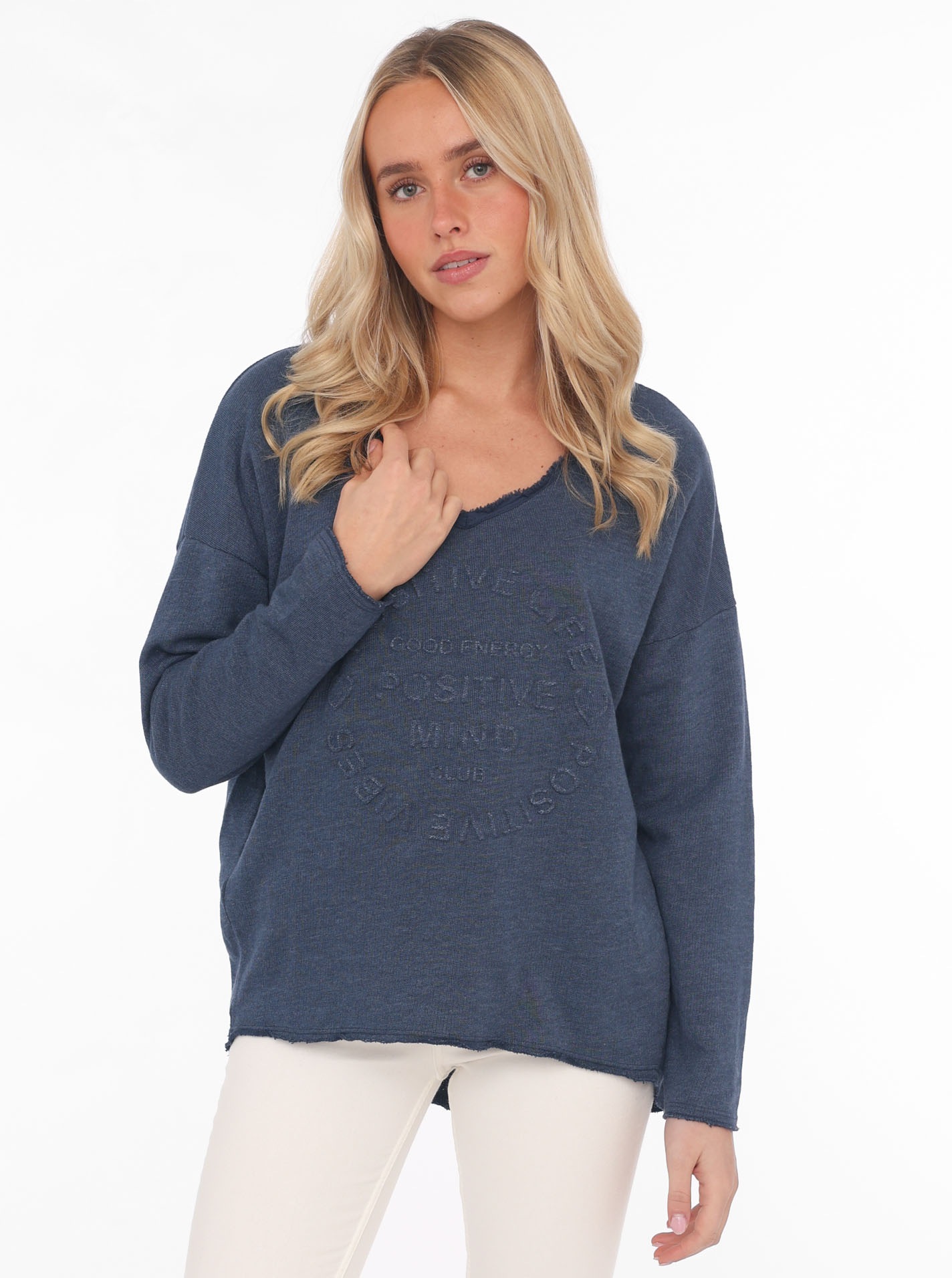 Zwillingsherz Sweatshirt »Positive Mind«, ausgefranster V-Ausschnitt, Used Look, Langarm, Schriftzug
